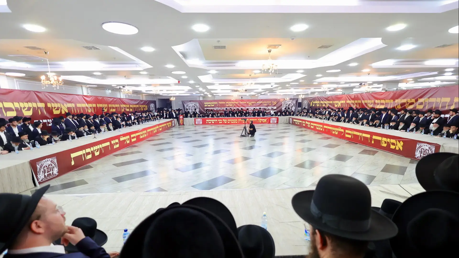 המנהיג הליטאי הרב דוב לנדו שיגר מסר לעריקים הפוטנציאליים בכנס חירום של ראשי הישיבות החרדיות
המנהיג הליטאי הרב דוב לנדו שיגר מסר לעריקים הפוטנציאליים בכנס חירום של ראשי הישיבות החרדיות