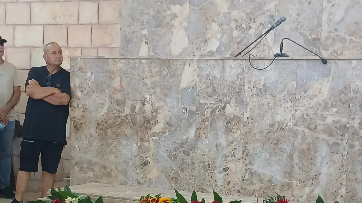 הלוויתו של רועי וסרשטיין, לוחם המילואים ששם קץ לחייו
1 באוגוסט 2025 הלוויתו של רועי וסרשטיין, לוחם המילואים ששם קץ לחייו
1 באוגוסט 2025