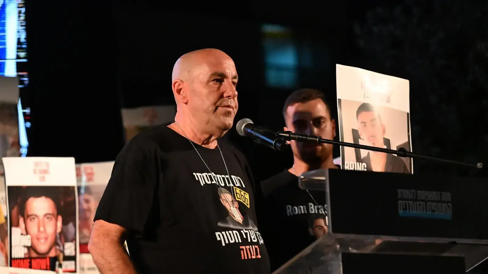 אופיר ברסלבסקי, אביו של רום ברסלבסקי, כיכר החטופים, 3 באוגוסט 2025 אופיר ברסלבסקי, אביו של רום ברסלבסקי, כיכר החטופים, 3 באוגוסט 2025
