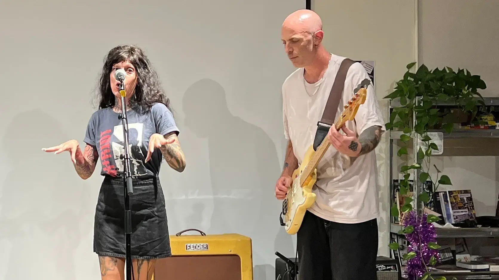 ההרכב אנטיגונה רקס (יהוא ירון, קוקי אריאל ואור מעוז) במופע התרמה למען תושבי עזה, הבית הסגול, תל אביב, 4 באוגוסט 2025 ההרכב אנטיגונה רקס (יהוא ירון, קוקי אריאל ואור מעוז) במופע התרמה למען תושבי עזה, הבית הסגול, תל אביב, 4 באוגוסט 2025