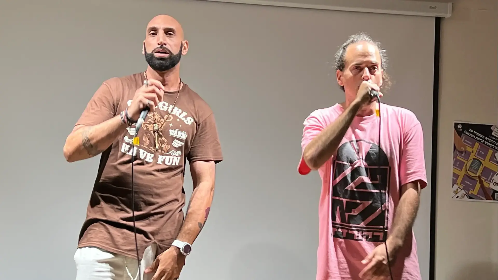 הראפרים אברי ג'י וחסן MC במופע התרמה למען תושבי עזה, הבית הסגול, תל אביב, 4 באוגוסט 2025 הראפרים אברי ג'י וחסן MC במופע התרמה למען תושבי עזה, הבית הסגול, תל אביב, 4 באוגוסט 2025