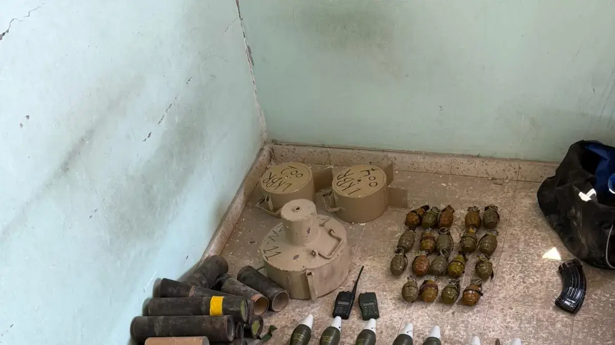 אמצעי הלחימה שכוחות צה"ל איתרו במבנה בדרום חאן יונס, רצועת עזה, אוגוסט 2025 אמצעי הלחימה שכוחות צה"ל איתרו במבנה בדרום חאן יונס, רצועת עזה, אוגוסט 2025