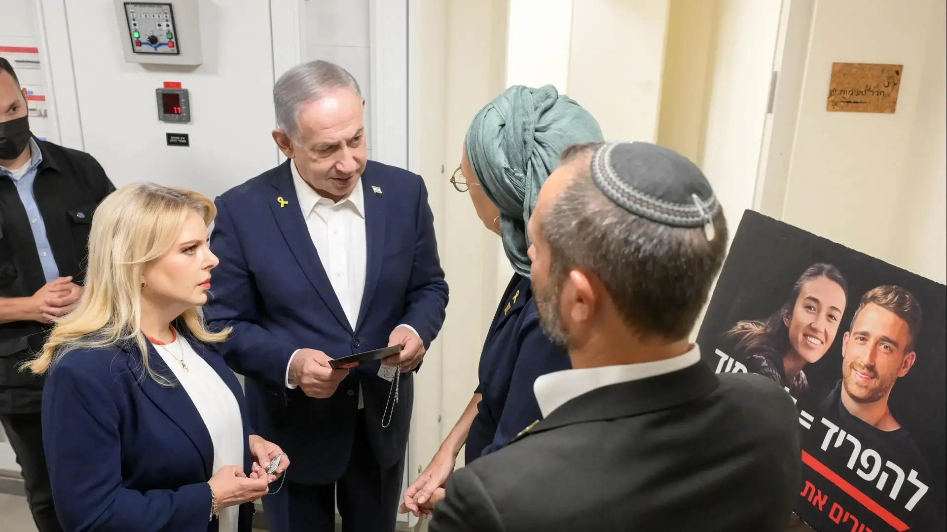 ראש הממשלה בנימין נתניהו ורעייתו שרה נתניהו נפגשו עם יו״ר בית הנבחרים של ארה״ב מייק ג׳ונסון, 4 באוגוסט, 2025 ראש הממשלה בנימין נתניהו ורעייתו שרה נתניהו נפגשו עם יו״ר בית הנבחרים של ארה״ב מייק ג׳ונסון, 4 באוגוסט, 2025