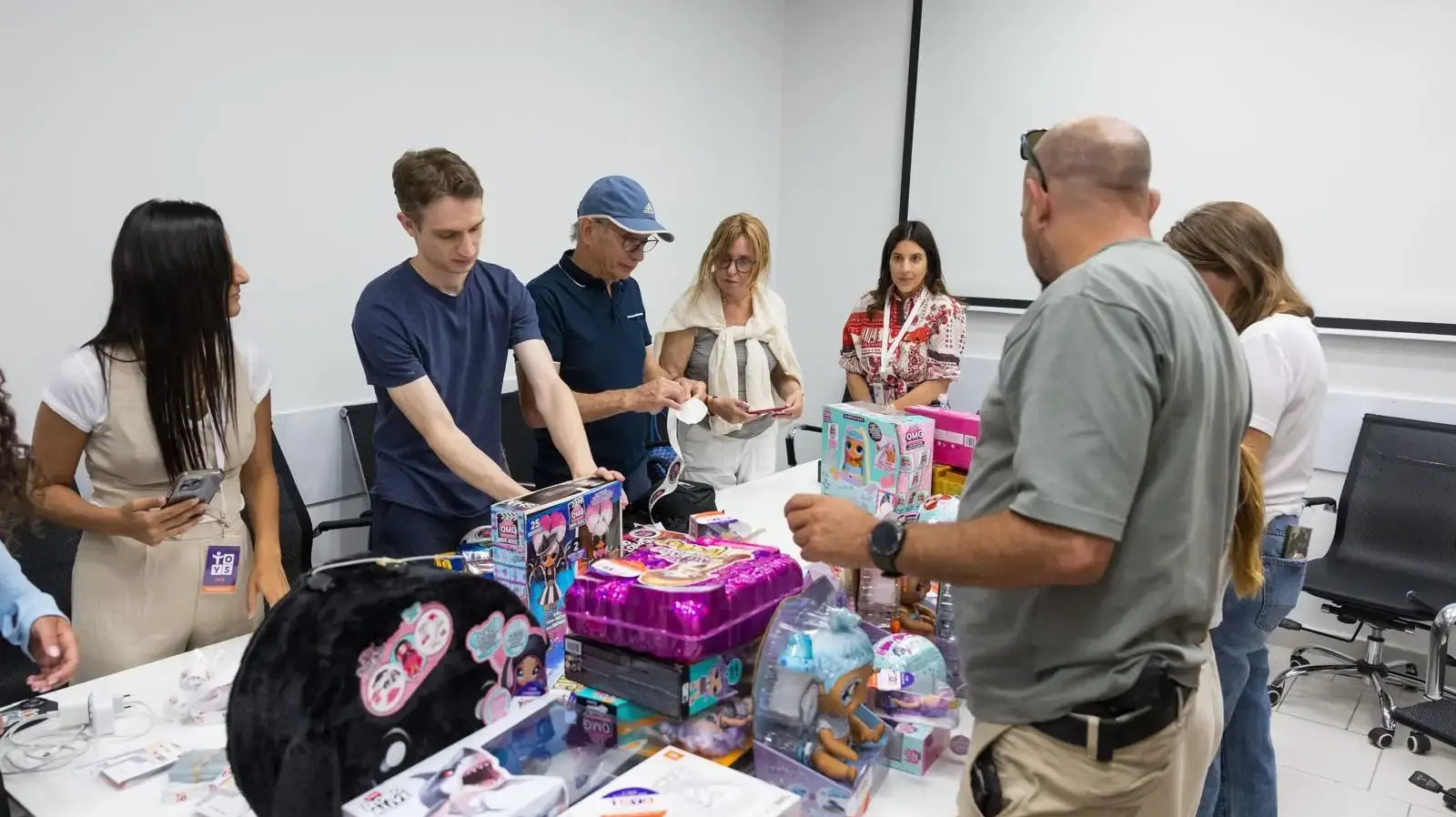 משפחת ביבס ביקרה במחלקת הילדים בבית החולים אסותא, אשדוד, 6 באוגוסט 2025 משפחת ביבס ביקרה במחלקת הילדים בבית החולים אסותא, אשדוד, 6 באוגוסט 2025