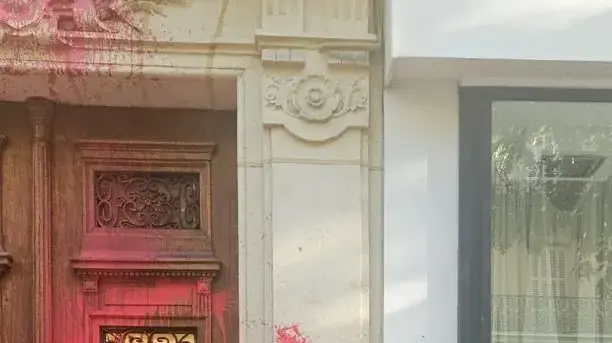 חזית משרדי אל על ברובע השלישי של פריז הושחתה הלילה בריסוס כתובות בנוסח "אל על - רצח עם" חזית משרדי אל על ברובע השלישי של פריז הושחתה הלילה בריסוס כתובות בנוסח "אל על - רצח עם"