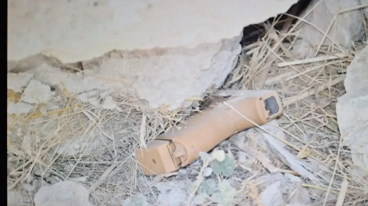 נעצר במיטת הטיפולים בבית החולים לאחר שירה למוות בתאופיק אבו לשין לאור יום, התנגש ברכב ונפצע. נעצר במיטת הטיפולים בבית החולים לאחר שירה למוות בתאופיק אבו לשין לאור יום, התנגש ברכב ונפצע.