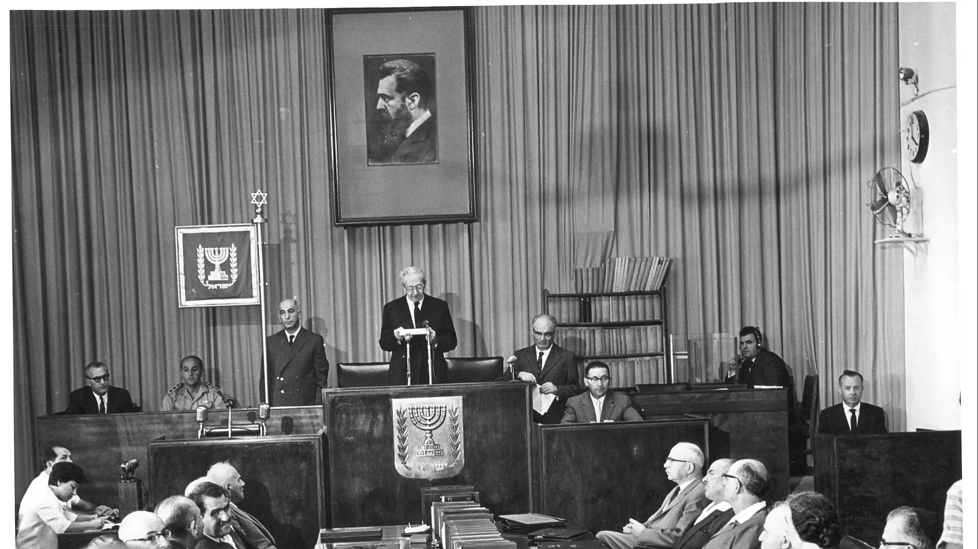 נשיא המדינה פותח את ישיבת הכנסת החמישית 1961 נשיא המדינה פותח את ישיבת הכנסת החמישית 1961