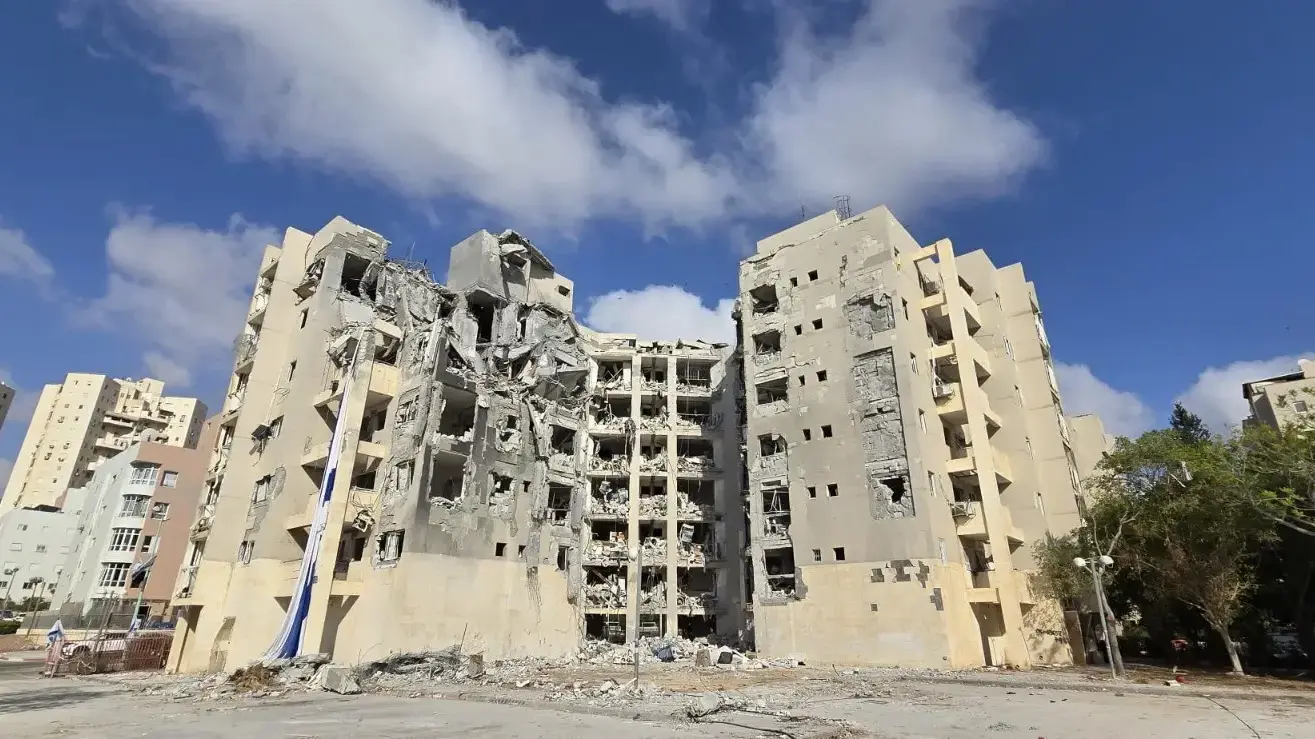 הבניין שנפגע מהטיל האיראני בבאר שבע הבניין שנפגע מהטיל האיראני בבאר שבע