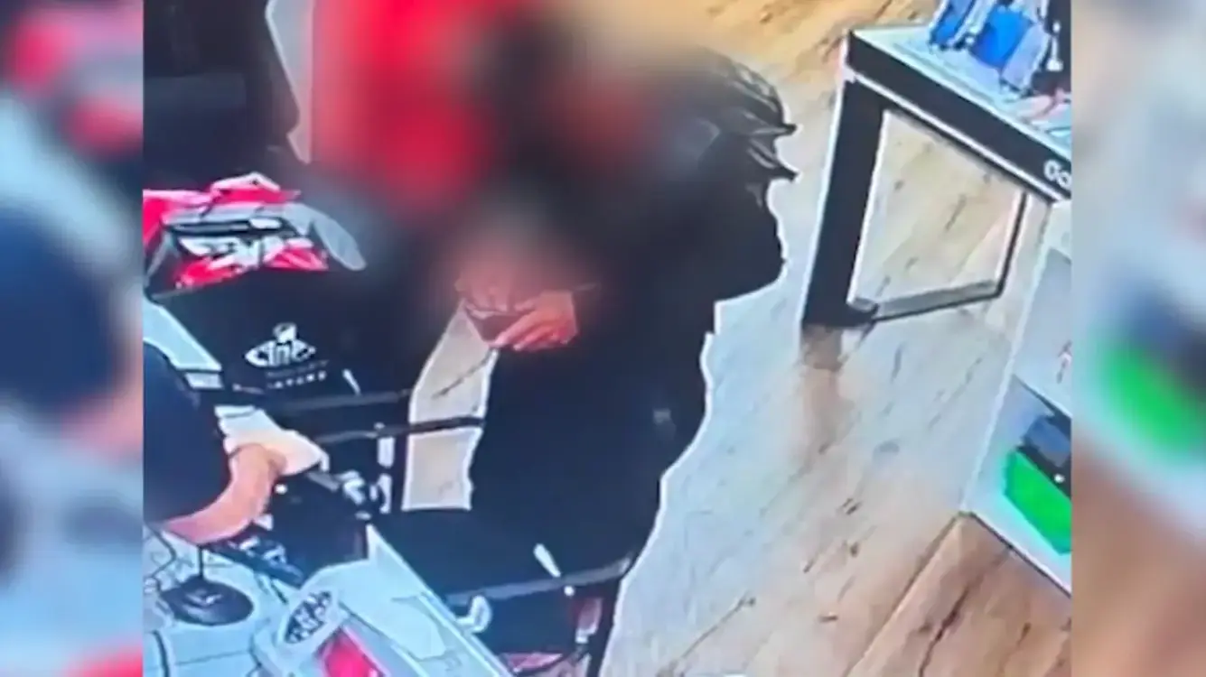 תיעוד מההתפרצות לדירה הזמנית של משפחה שביתם נפגע מטיל במבצע "עם כלביא" והעסקאות שבוצעו בכרטיסי האשראי, תל אביב, יולי 2025
