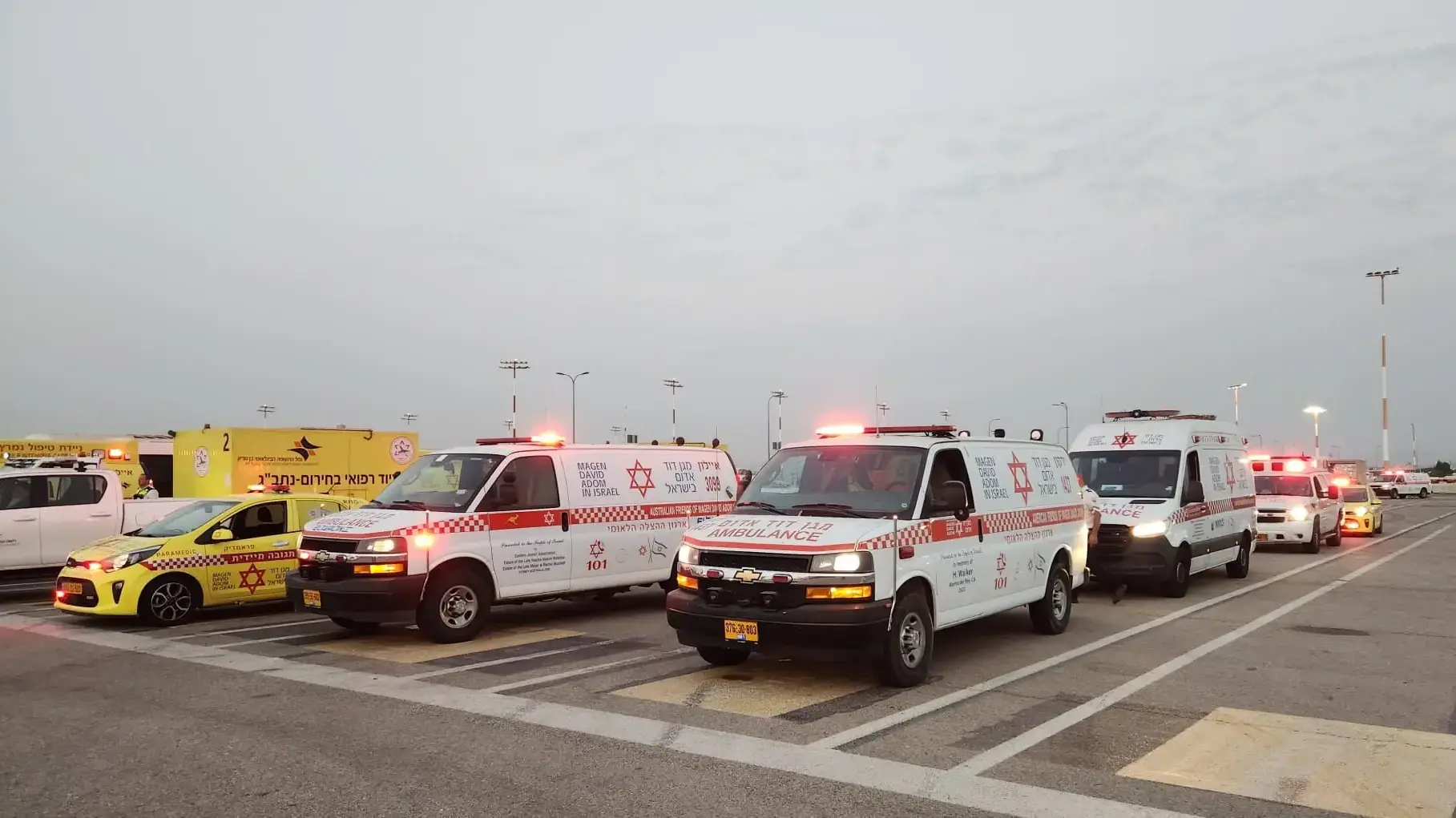 הוזנקו 12 צוותי כיבוי והצלה ממחוזות מרכז ודן, בדרכם לשדה התעופה בן גוריון, בעקבות אירוע חירום שהוכרז במקום.