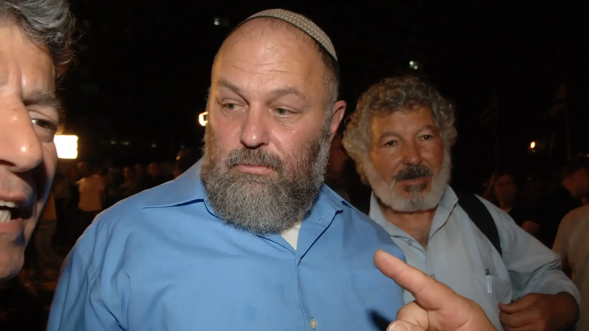 אפי איתם, אבי פרחן, עצרת בכיכר רבין, 3 במאי 2007
אפי איתם, אבי פרחן, עצרת בכיכר רבין, 3 במאי 2007