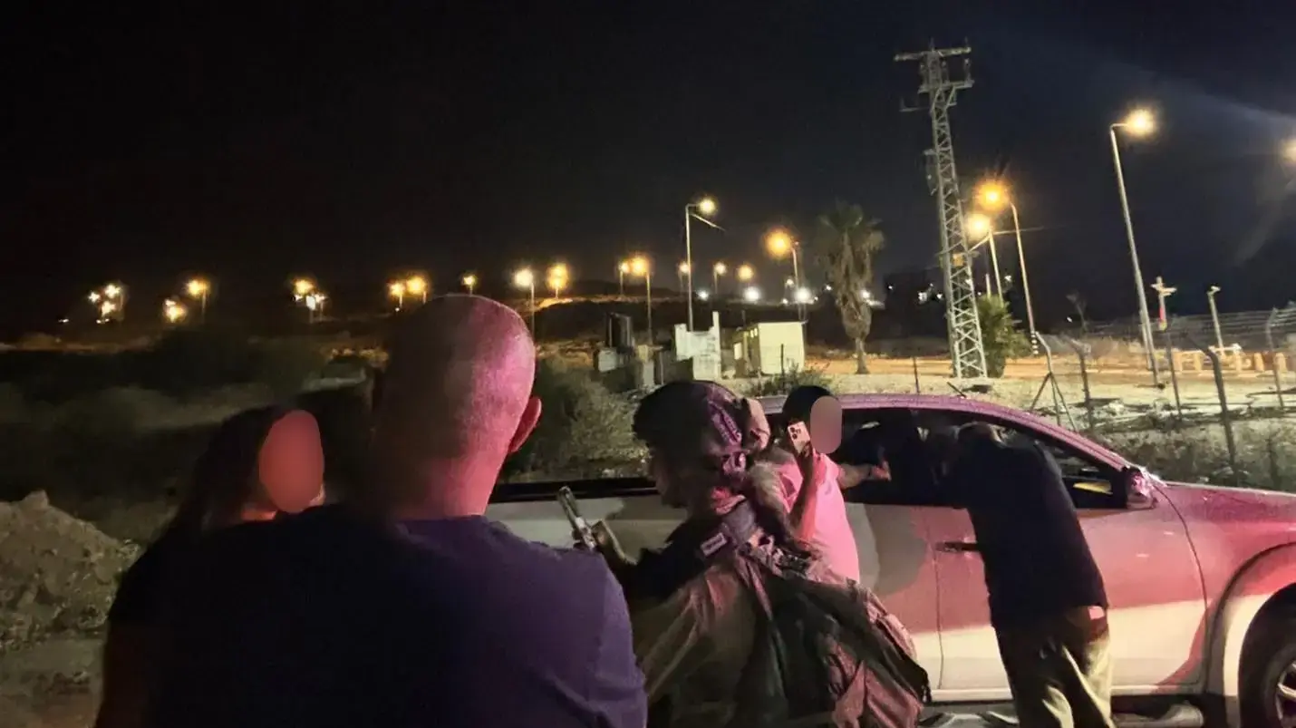שתי צעירות יהודיות שחולצו מקלקיליה על ידי כוחות המנהל האזרחי