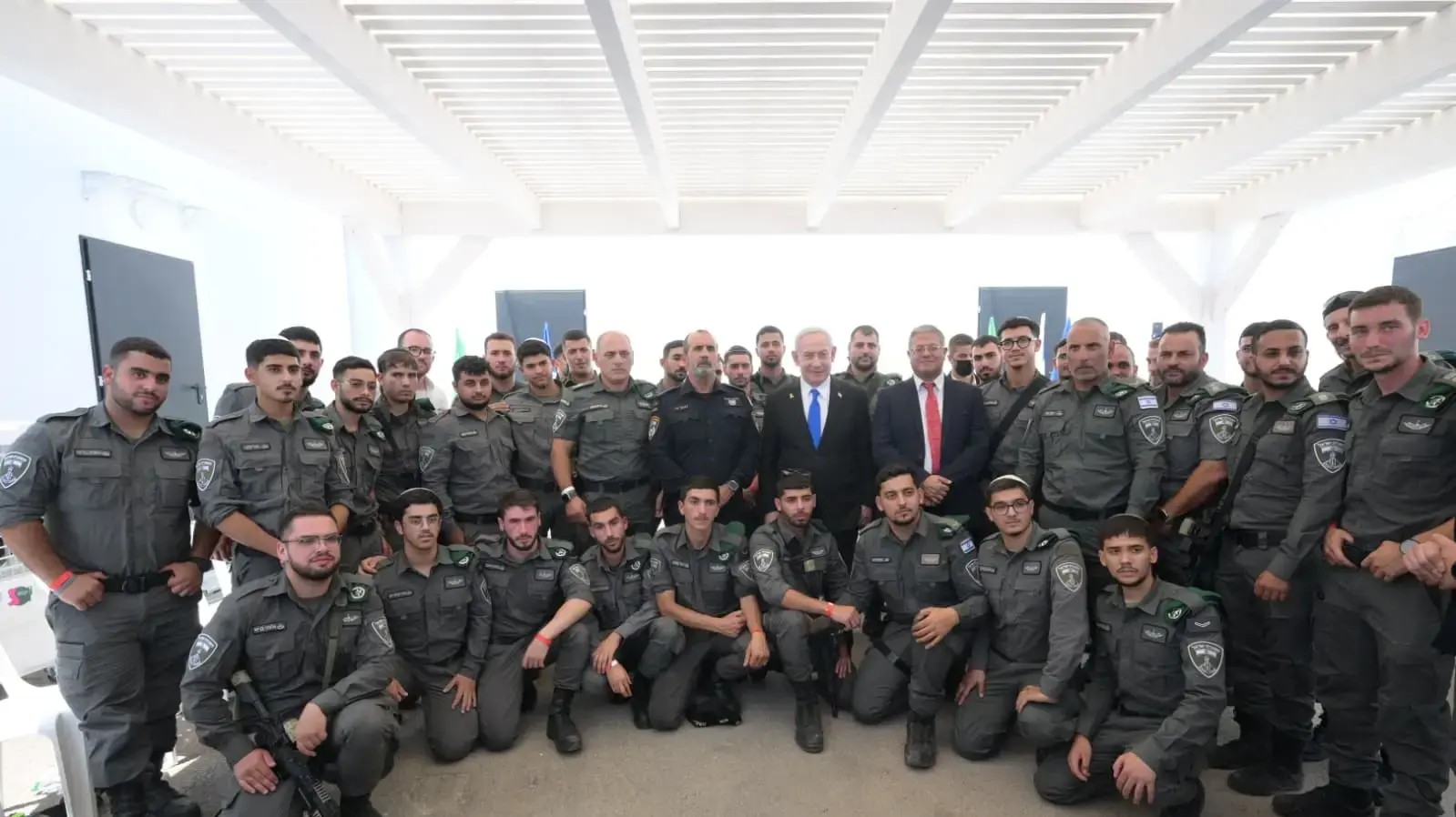 ראש הממשלה נתניהו בביקור בפלוגת הלוחמים החרדים ״אבנט״ במג״ב: ״אין ניגוד בין תורה לשירות. אתם עושים מצוות קודש - להבטיח את נצח ישראל״