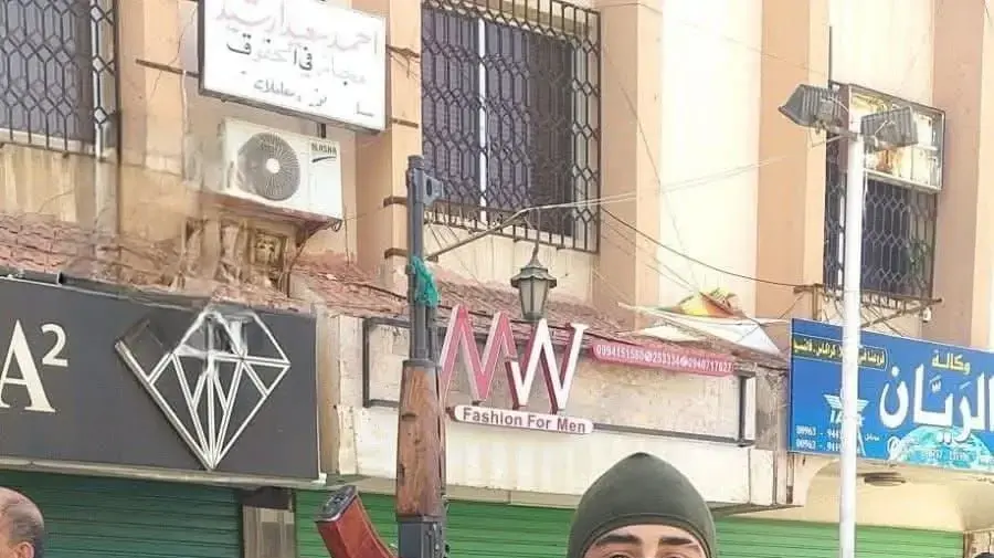דרוזים בסוריה עם דגלי ישראל בהוקרת תודה על שאינה עומדת מנגד. דרוזים בסוריה עם דגלי ישראל בהוקרת תודה על שאינה עומדת מנגד.