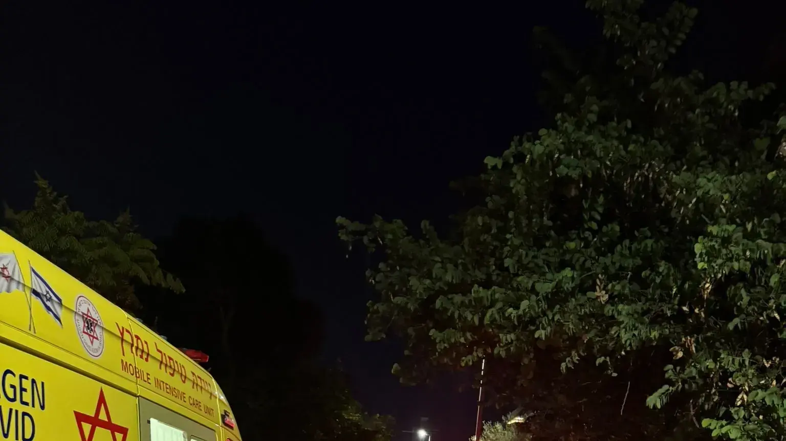 ניידת מגן דוד אדום ניידת מגן דוד אדום