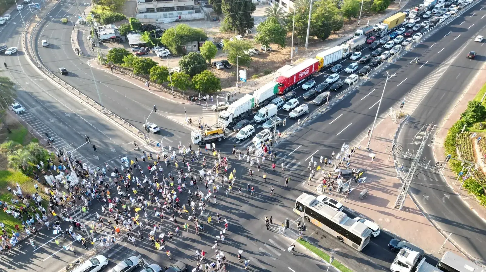 יום הזדהות ארצי עם החטופים, צומת רעננה, 17 באוגוסט 2025 יום הזדהות ארצי עם החטופים, צומת רעננה, 17 באוגוסט 2025