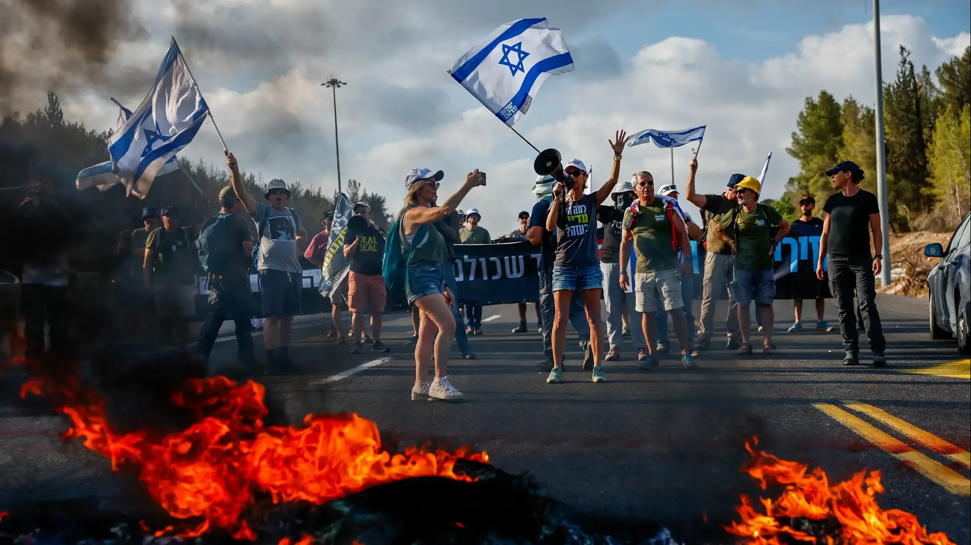 יום הזדהות ארצי עם החטופים, מחלף לטרון, 17 באוגוסט 2025 יום הזדהות ארצי עם החטופים, מחלף לטרון, 17 באוגוסט 2025