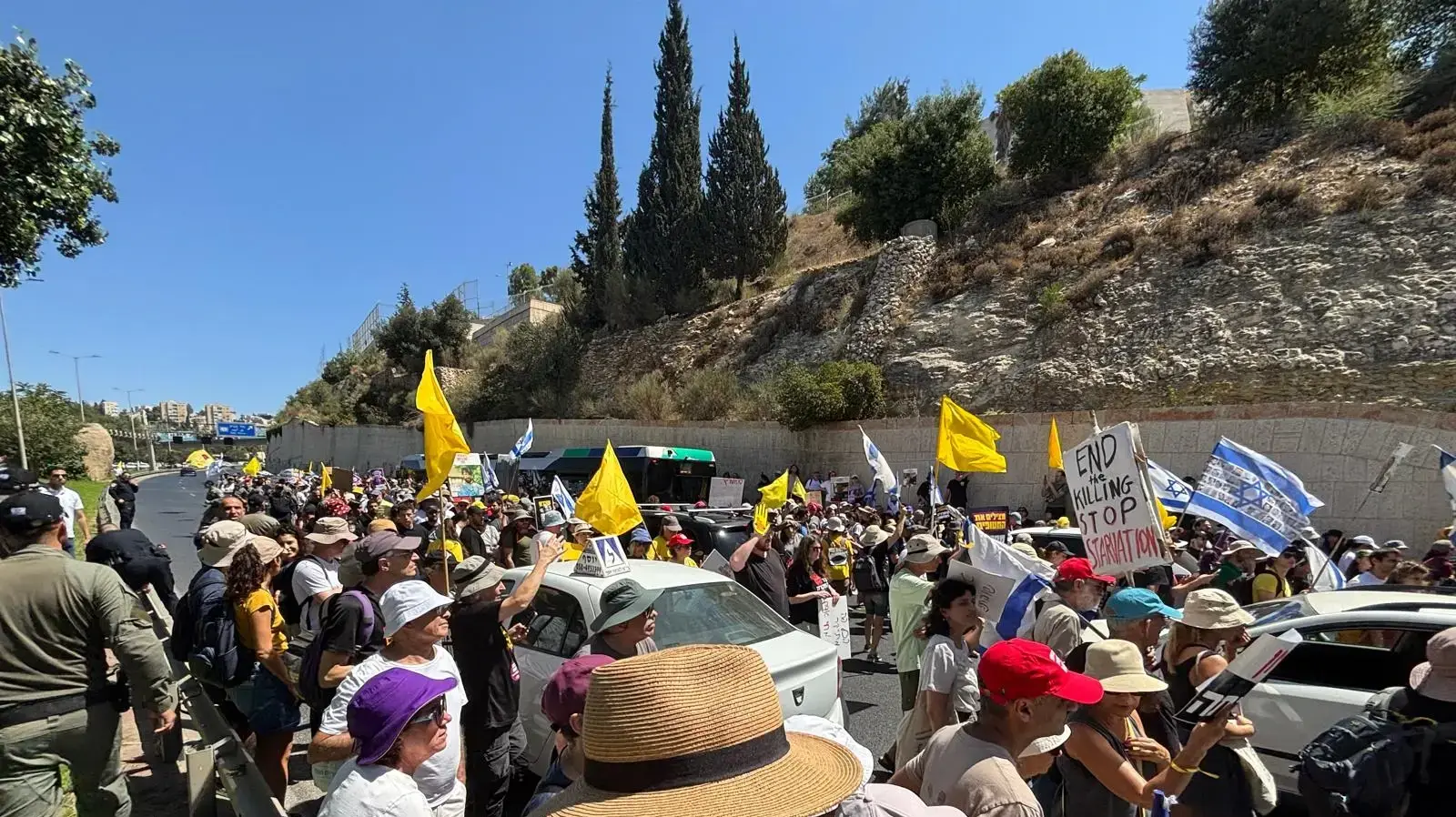 יום הזדהות ארצי עם החטופים, כביש בגין ירושלים, 17 באוגוסט 2025 יום הזדהות ארצי עם החטופים, כביש בגין ירושלים, 17 באוגוסט 2025