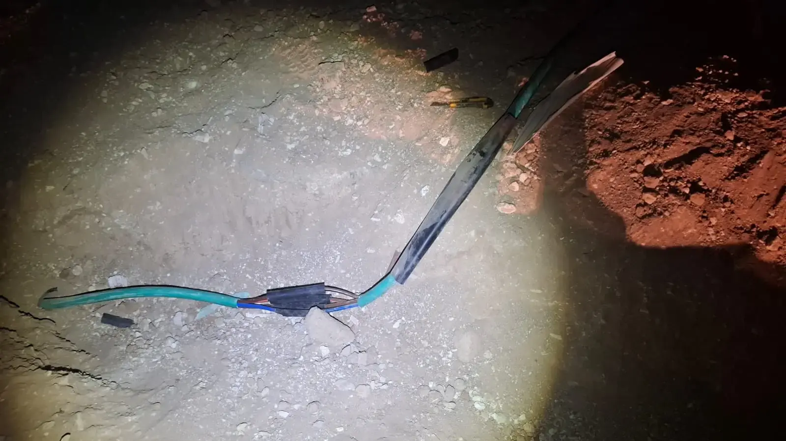 בעקבות ירי בסכסוך בין חמולות , מאות תושבים נשארו ללא חשמל. 17 באוגוסט 2025 בעקבות ירי בסכסוך בין חמולות , מאות תושבים נשארו ללא חשמל. 17 באוגוסט 2025