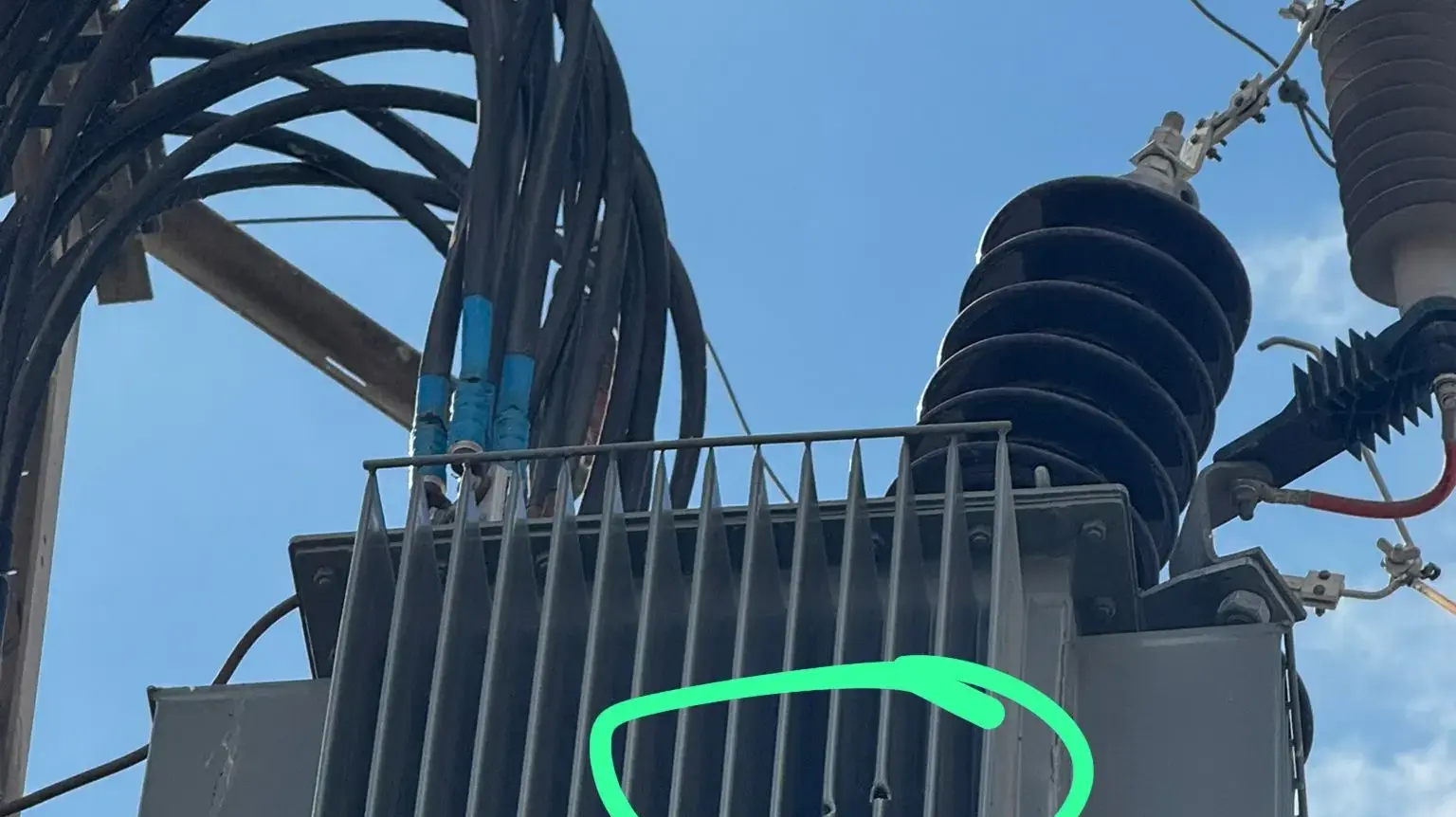בעקבות ירי בסכסוך בין חמולות , מאות תושבים נשארו ללא חשמל. 17 באוגוסט 2025 בעקבות ירי בסכסוך בין חמולות , מאות תושבים נשארו ללא חשמל. 17 באוגוסט 2025