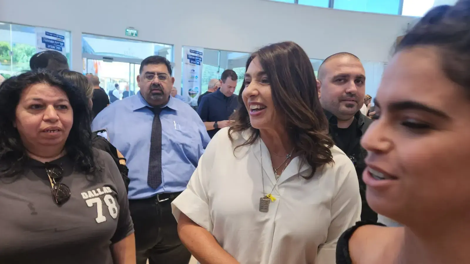 מירי רגב (תא"ל במיל.) במלון גליליון שבעמק החולה, הגיעה לארוע שבו מודיעה על הקמת מסילת רכבת לקרית שמונה. 18 באוגוסט 2025