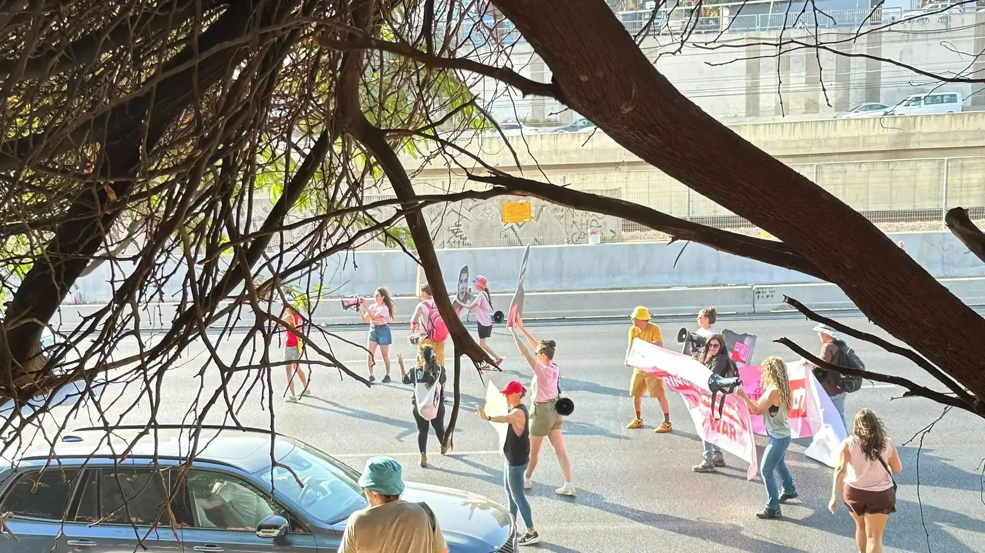 פעילים למען שחרור החטופים חסמו את איילון דרום, 19 ביולי 2025 פעילים למען שחרור החטופים חסמו את איילון דרום, 19 ביולי 2025