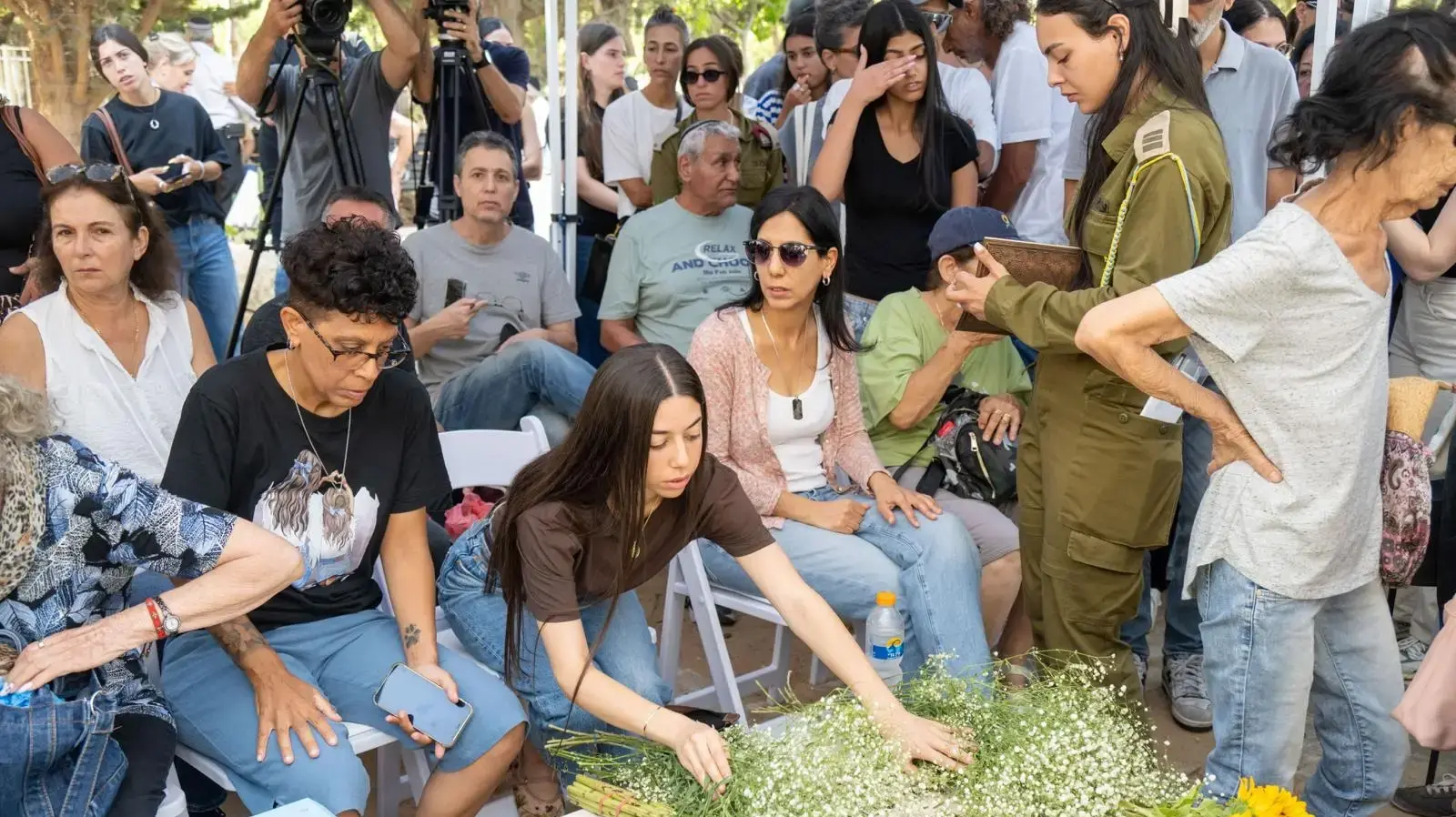 אזכרה במלאת שנה להירצחה של עדן ירושלמי, בית העלמין ירקון. 19 באוגוסט 2025 אזכרה במלאת שנה להירצחה של עדן ירושלמי, בית העלמין ירקון. 19 באוגוסט 2025