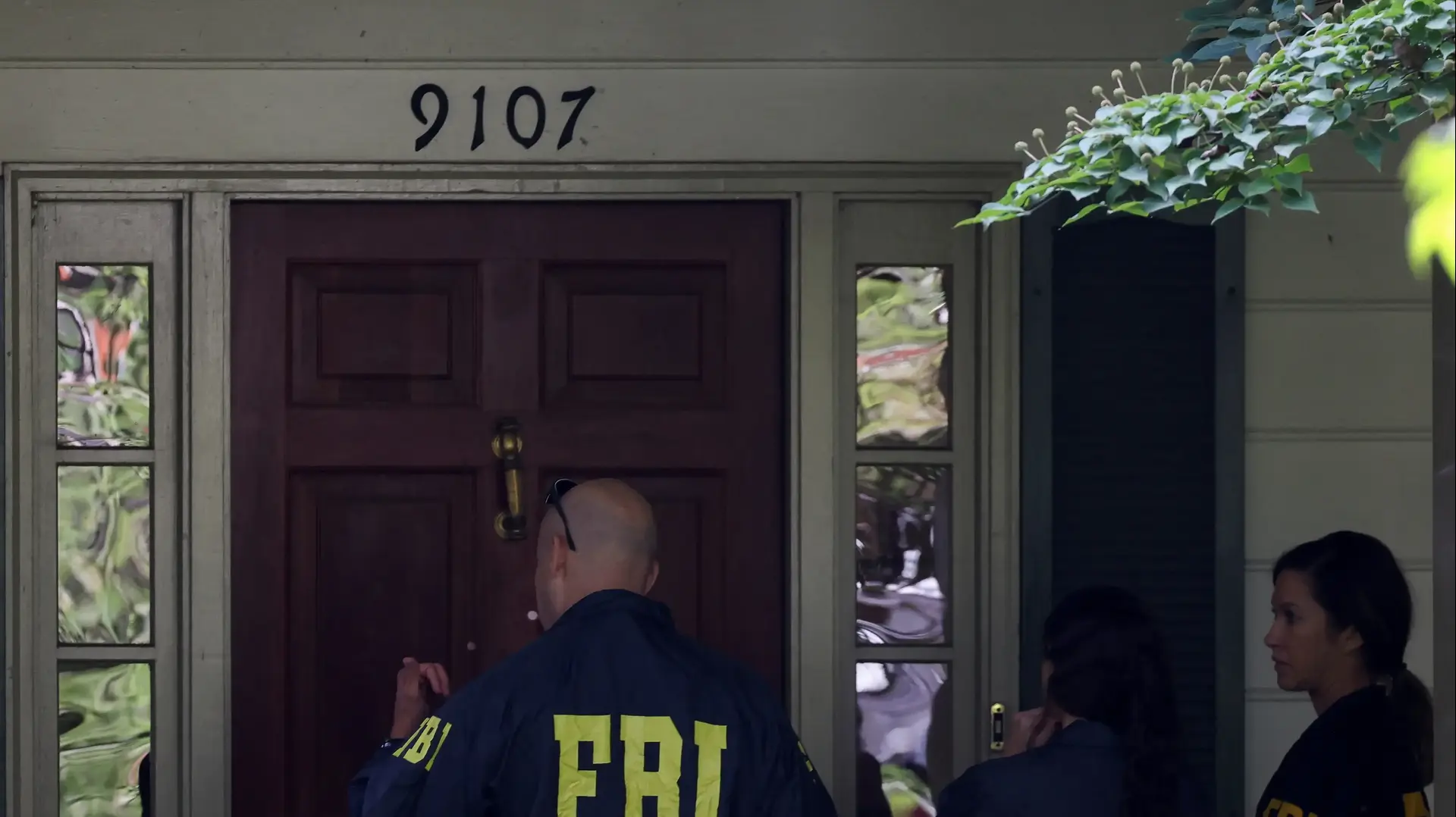 סוכני FBI בביתו של היועץ לביטחון לאומי ג'ון בולטון בבת'סדה, מרילנד, ארה"ב, 22 באוגוסט 2025 סוכני FBI בביתו של היועץ לביטחון לאומי ג'ון בולטון בבת'סדה, מרילנד, ארה"ב, 22 באוגוסט 2025
