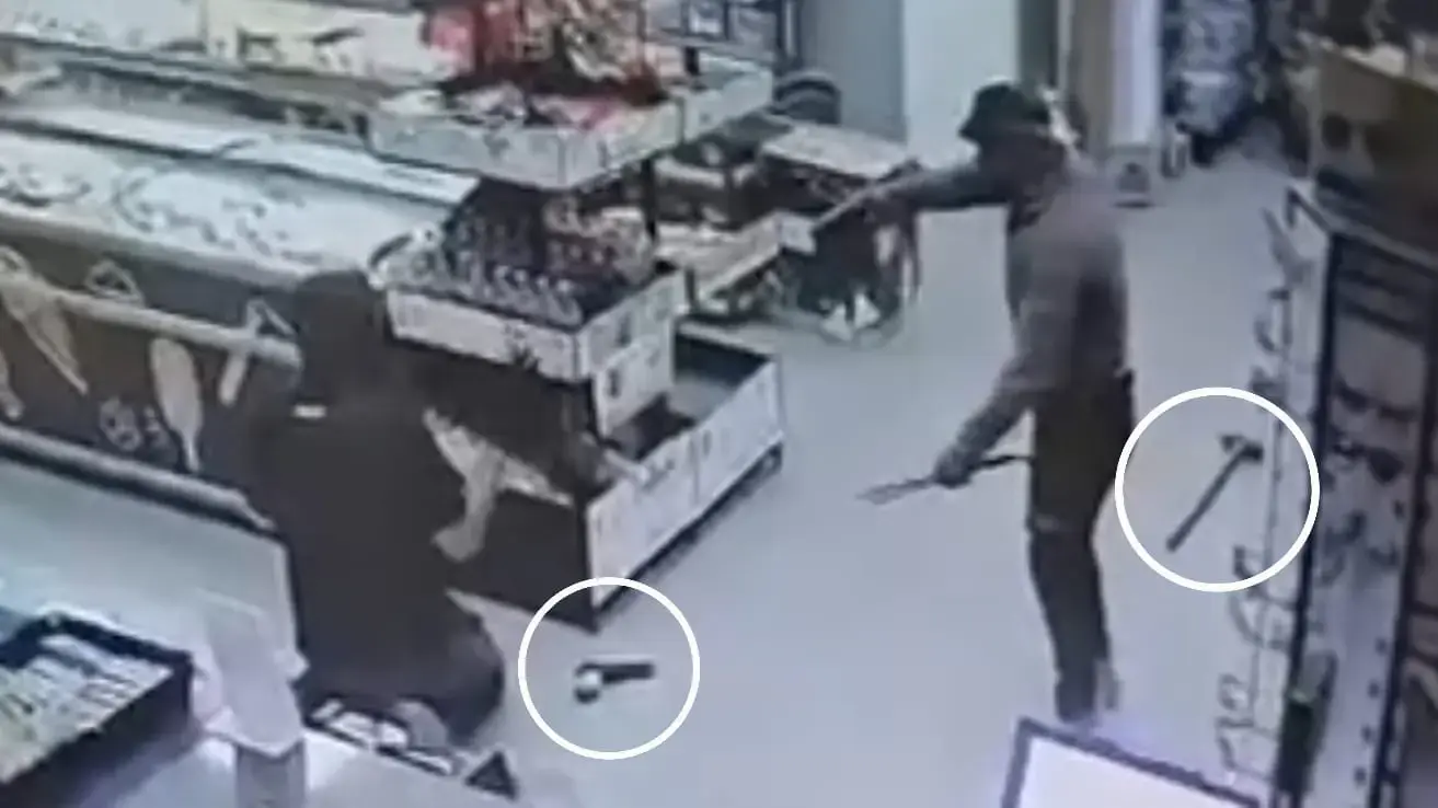 שלושה צעירים מהפזורה הבדואית נתפסו על חם ונעצרו במהלך שוד.
