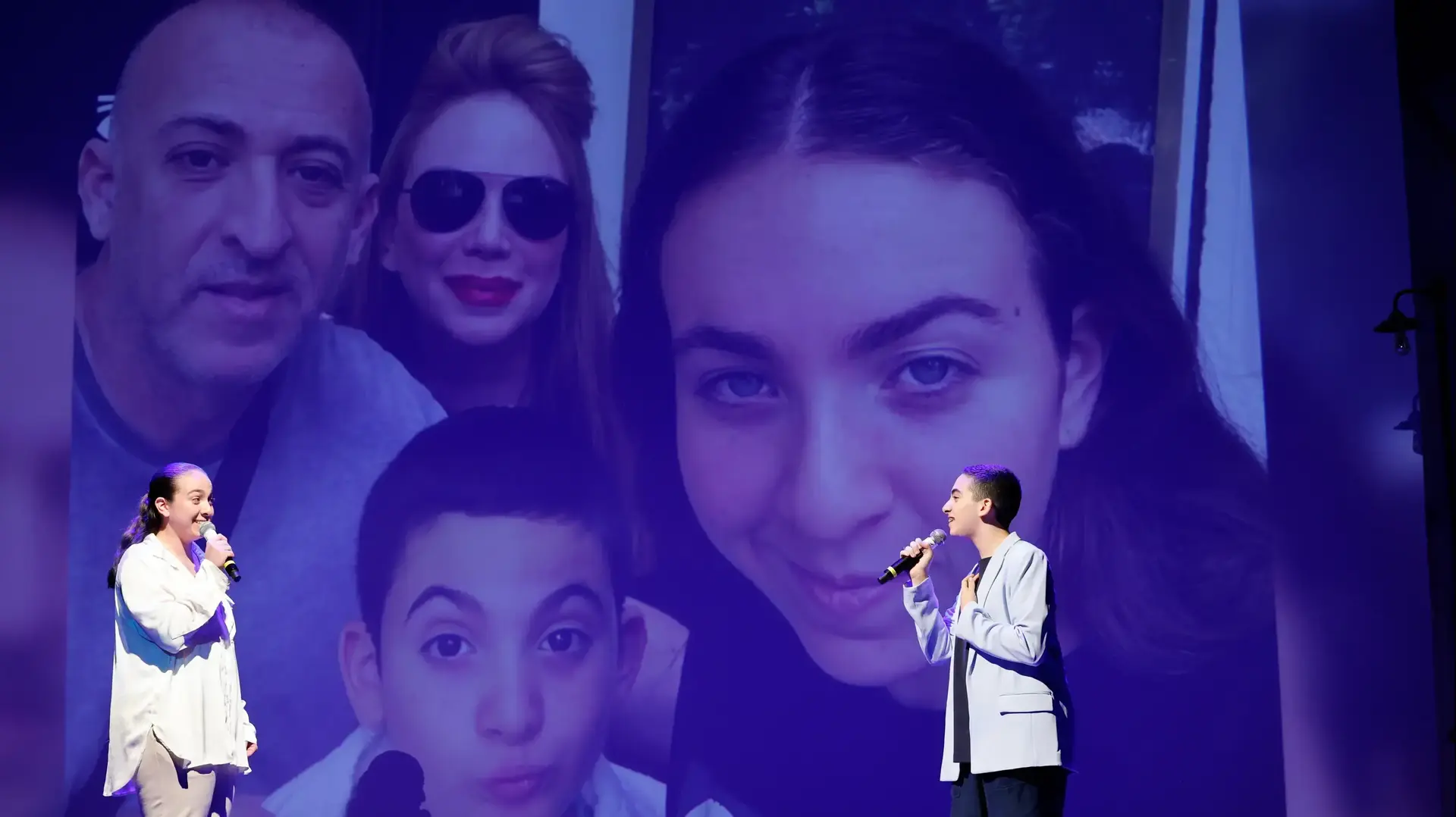 מיקה קפטן ואדם קפטן, ילדיו של הבמאי משה קפטן, המנהל האמנותי לשעבר של הבימה, באירוע הפרידה עם סיום תפקידו בתיאטרון, 24 באוגוסט 2025