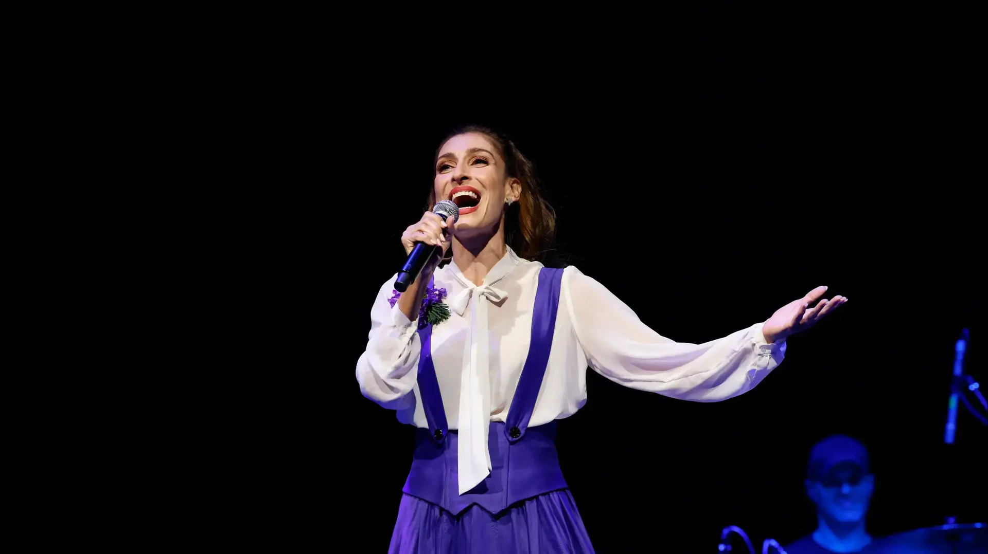שני כהן באירוע הפרידה מהבמאי והמנהל האמנותי של הבימה, משה קפטן, עם סיום תפקידו בתיאטרון, 24 באוגוסט 2025