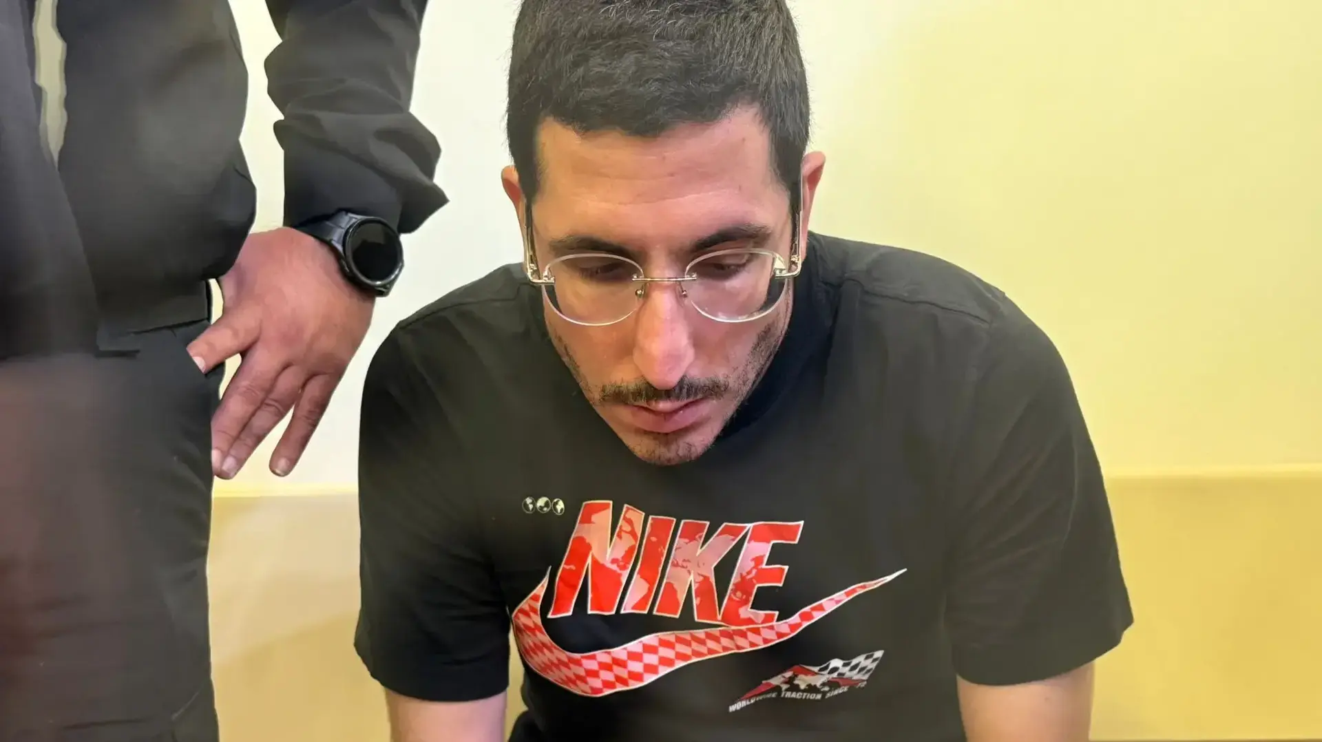 דיון הארכת מעצר המורה החשוד באונס, פתח תקווה, 25 באוגוסט 2025