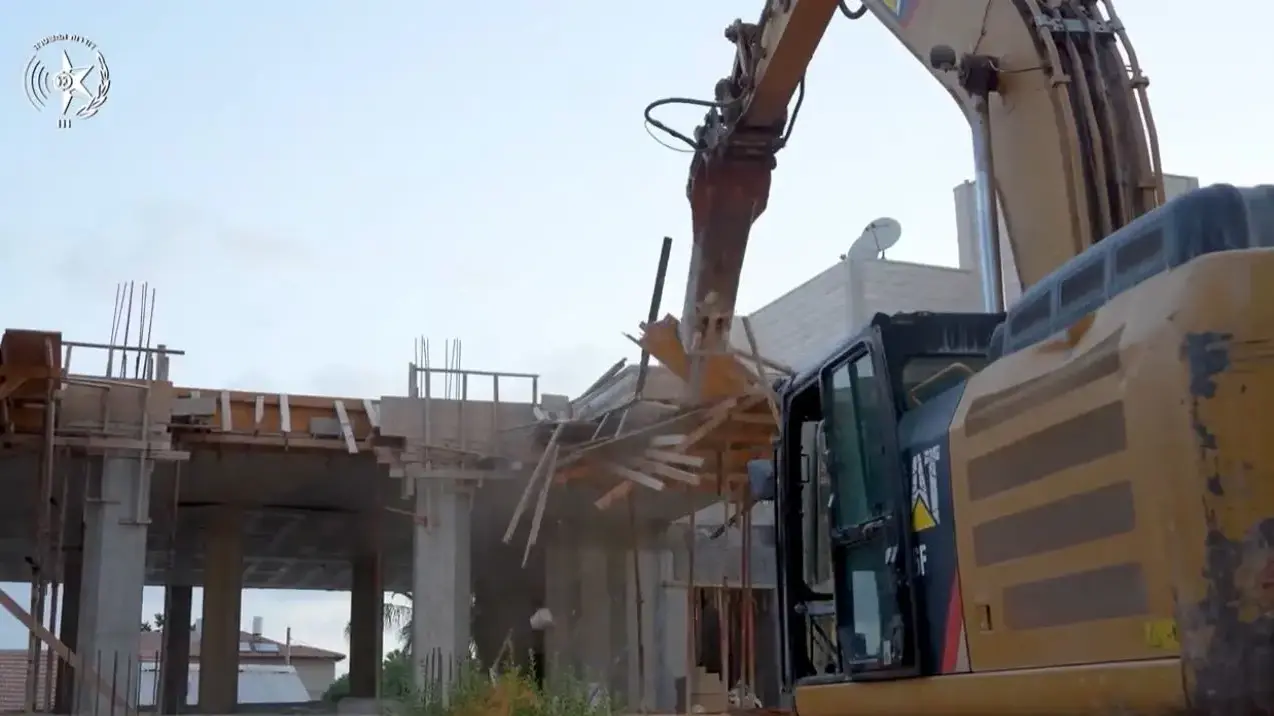 הריסת מבנה של משפחת ג’רושי בשכונת ג’ואריש, רמלה, 26 באוגוסט 2025 הריסת מבנה של משפחת ג’רושי בשכונת ג’ואריש, רמלה, 26 באוגוסט 2025