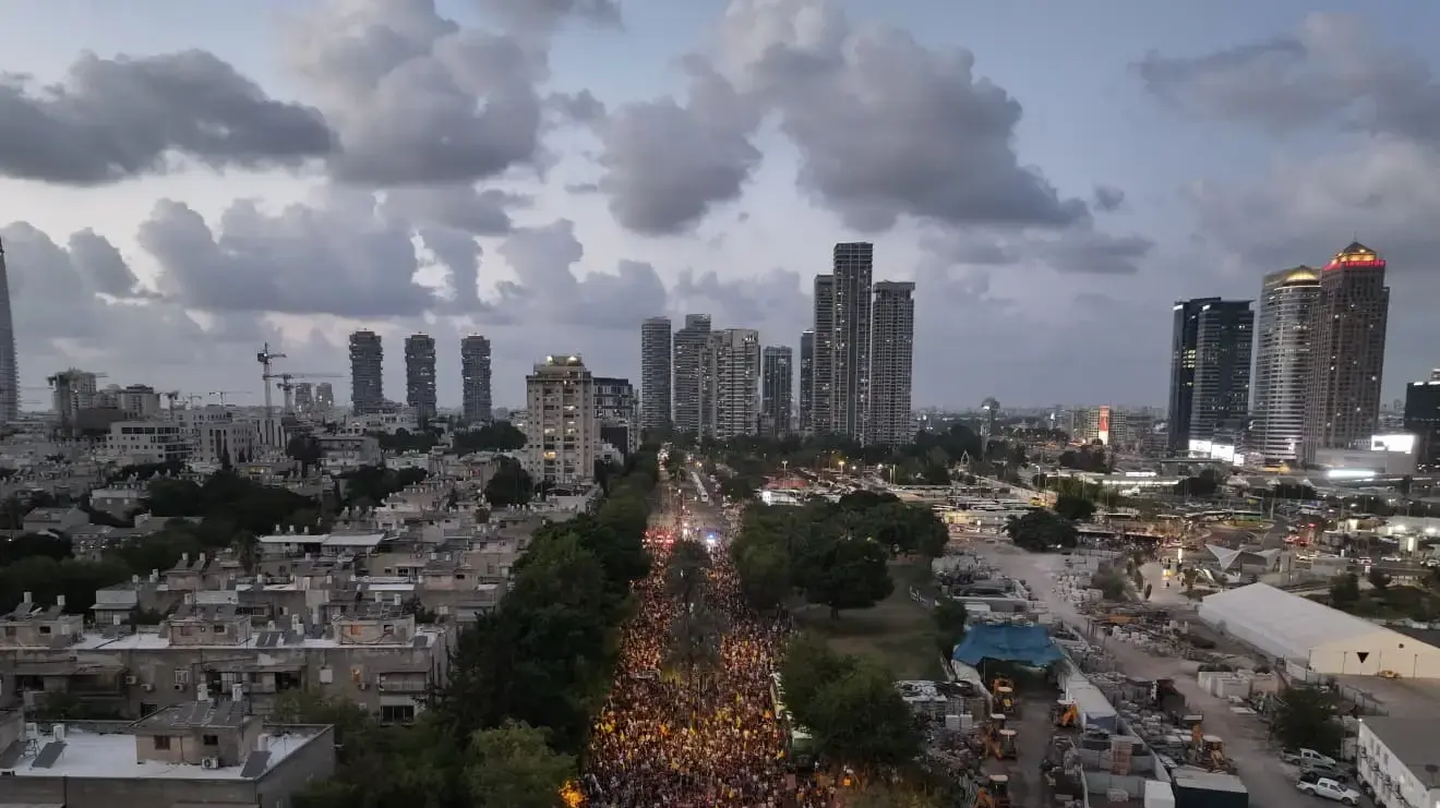 צעדת משפחות החטופים מתחנת סבידור בתל אביב לכיכר החטופים, 26 באוגוסט 2025 צעדת משפחות החטופים מתחנת סבידור בתל אביב לכיכר החטופים, 26 באוגוסט 2025