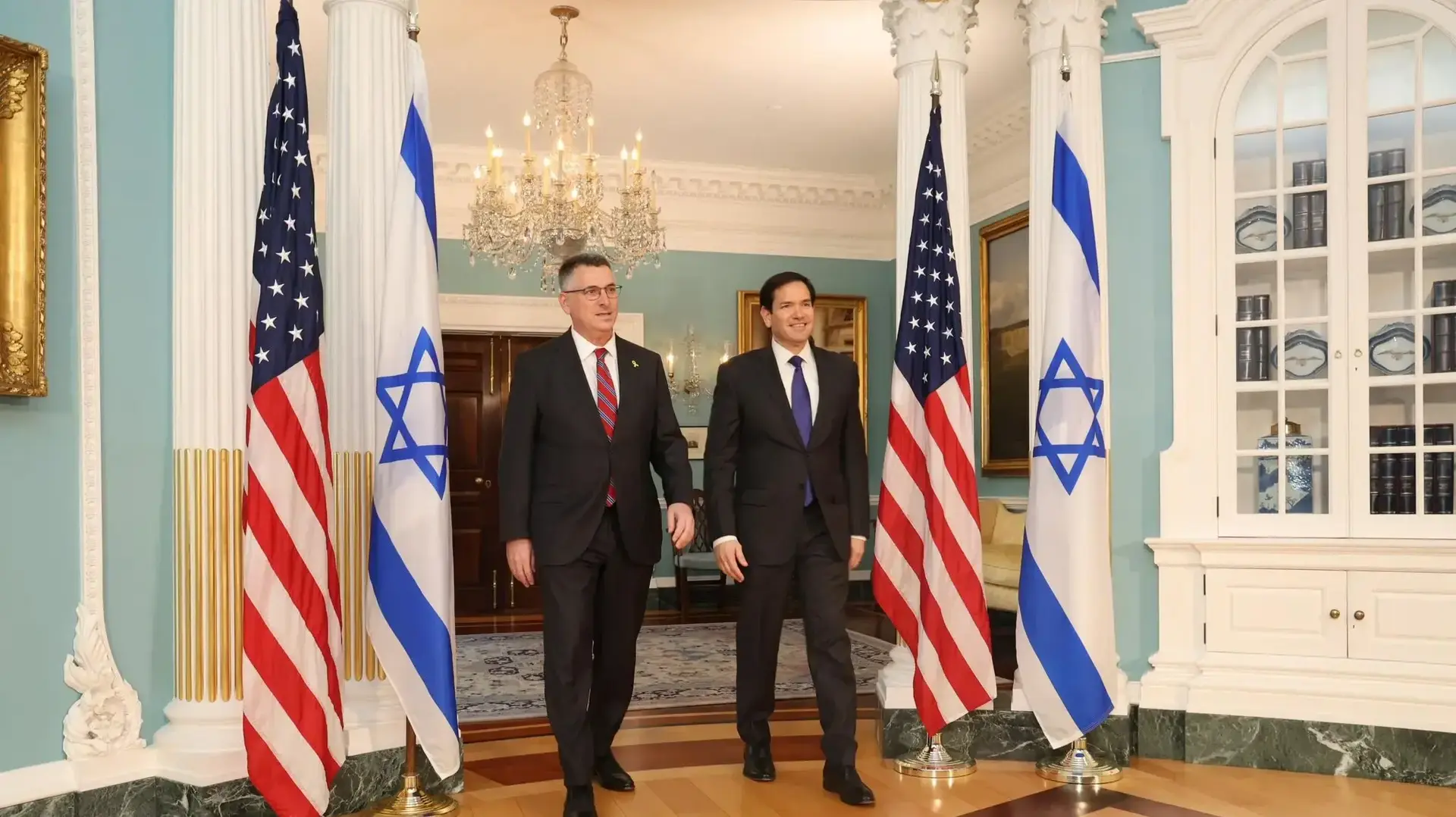 שר החוץ גדעון סער עם מזכיר המדינה והיועץ לביטחון לאומי האמריקני מרקו רוביו, 27 באוגוסט 2025