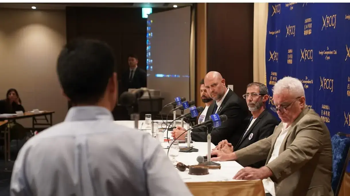 מסיבת עיתונאים בטוקיו בהשתתפות יו"ר הכנסת אמיר אוחנה ומשפחת החטוף גיא גלבוע דלאל. 28.8.25 מסיבת עיתונאים בטוקיו בהשתתפות יו"ר הכנסת אמיר אוחנה ומשפחת החטוף גיא גלבוע דלאל. 28.8.25