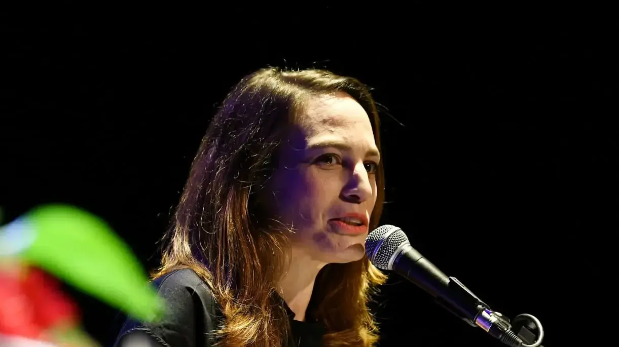 ריקי בליך סופדת לרמי הויברגר, טקס האשכבה בתיאטרון הבימה ריקי בליך סופדת לרמי הויברגר, טקס האשכבה בתיאטרון הבימה