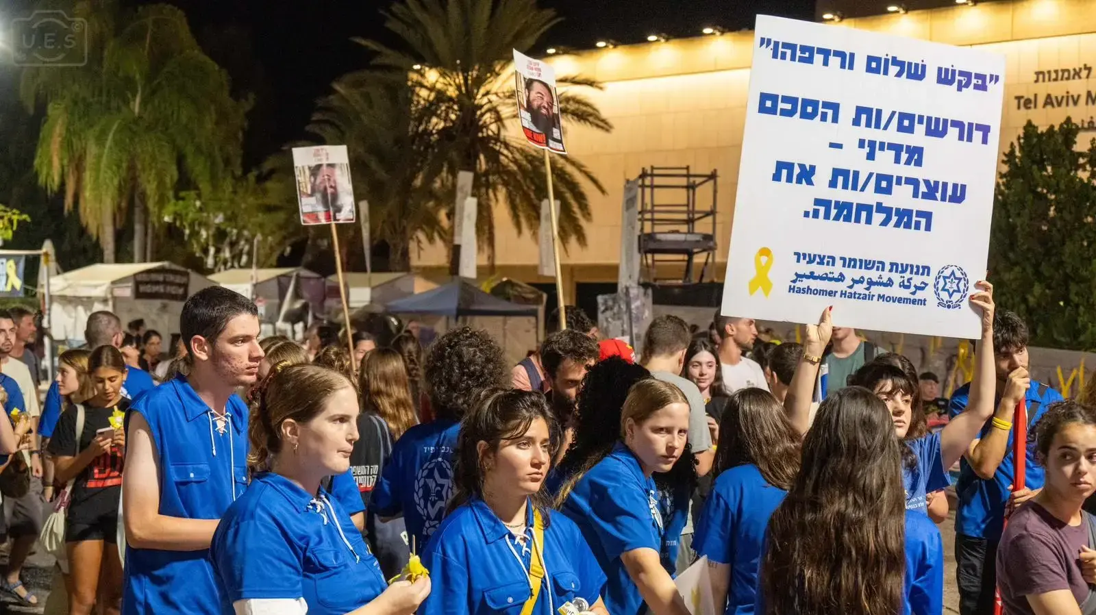 בני נוער בלילה לבן בכיכר החטופים בקריאה להחזרתם הביתה. 31 באוגוסט 2025. בני נוער בלילה לבן בכיכר החטופים בקריאה להחזרתם הביתה. 31 באוגוסט 2025.