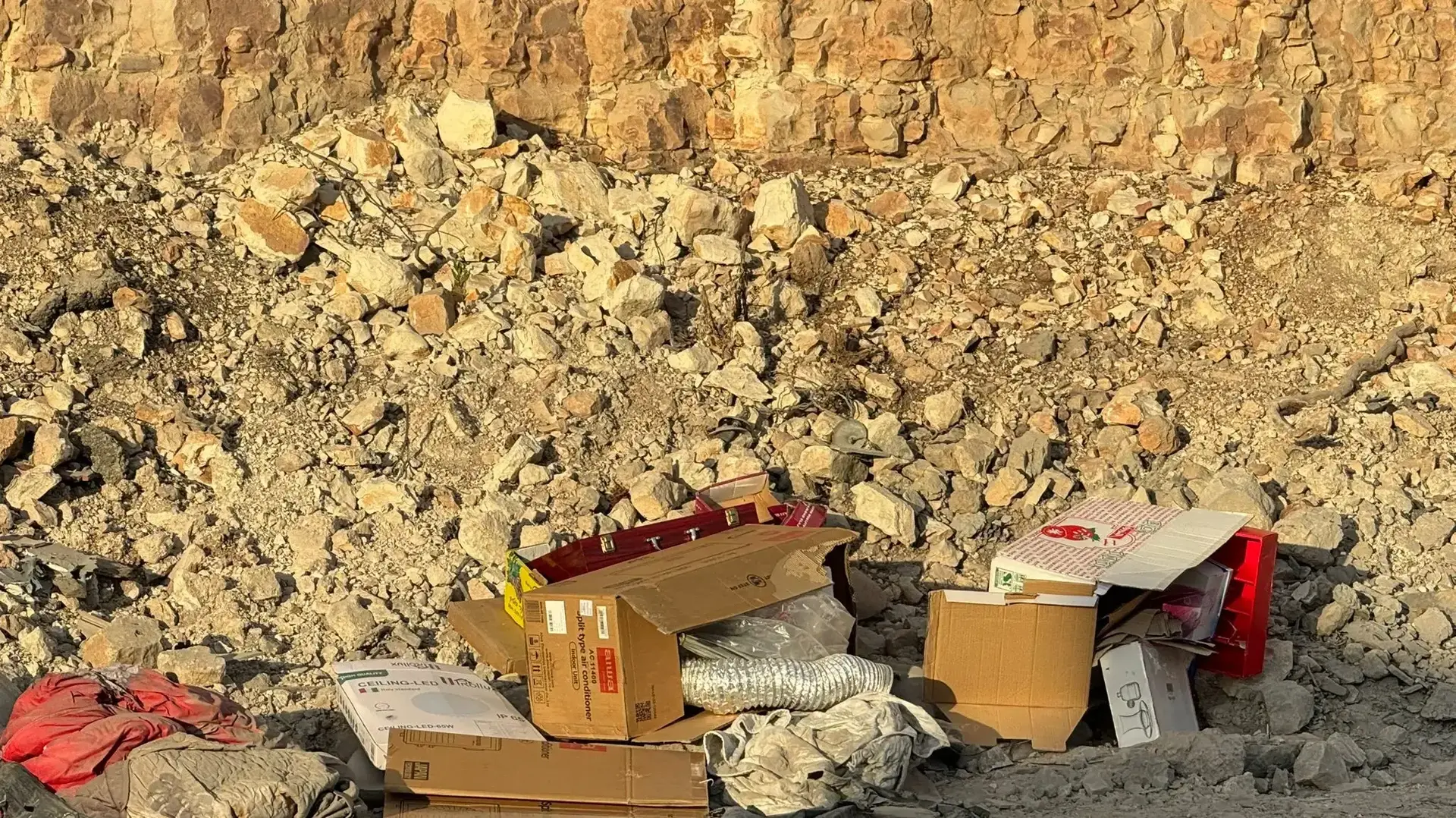 ערימות זבל בעיר פוריידיס ערימות זבל בעיר פוריידיס