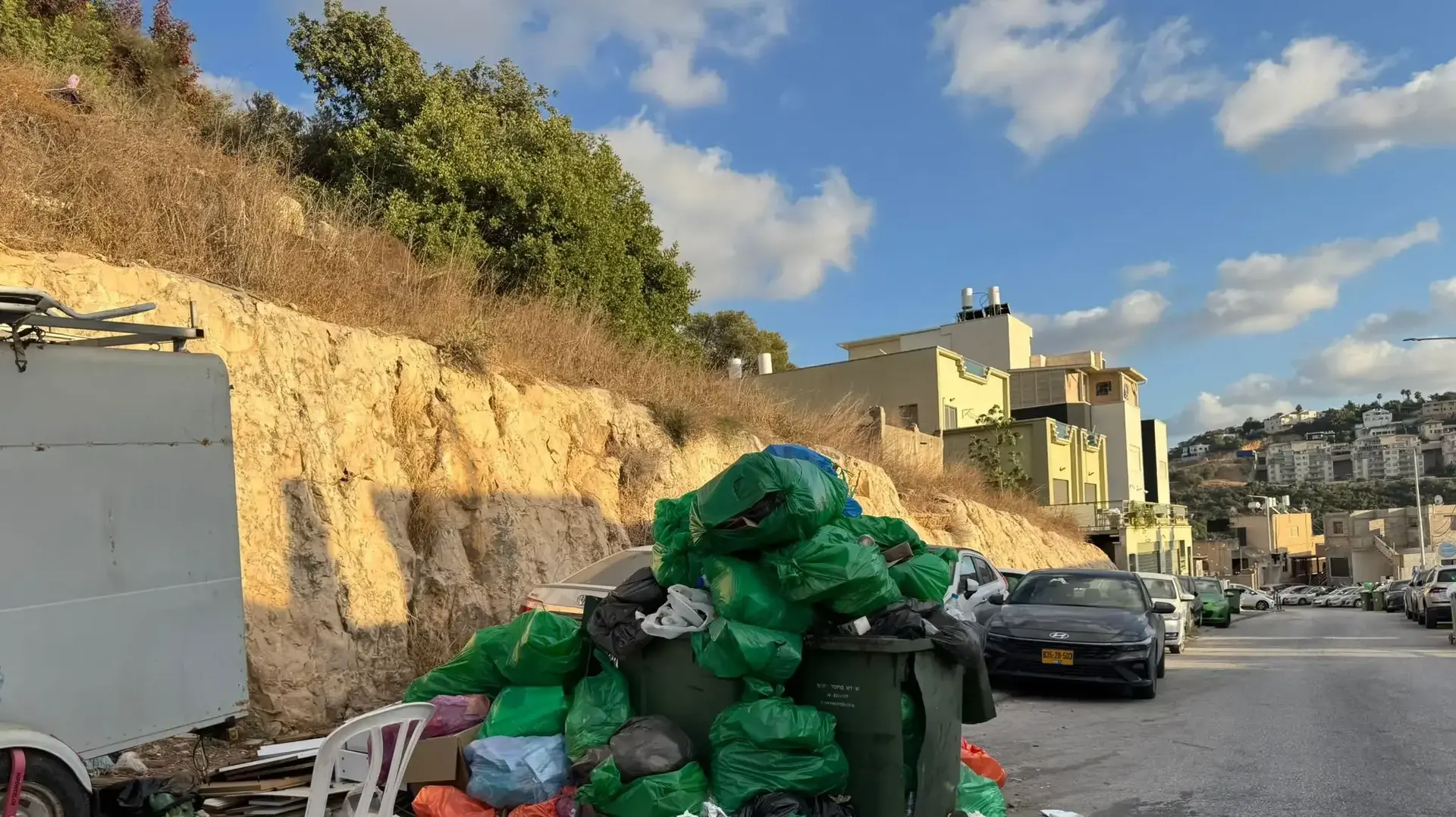 ערימות זבל בעיר פוריידיס ערימות זבל בעיר פוריידיס