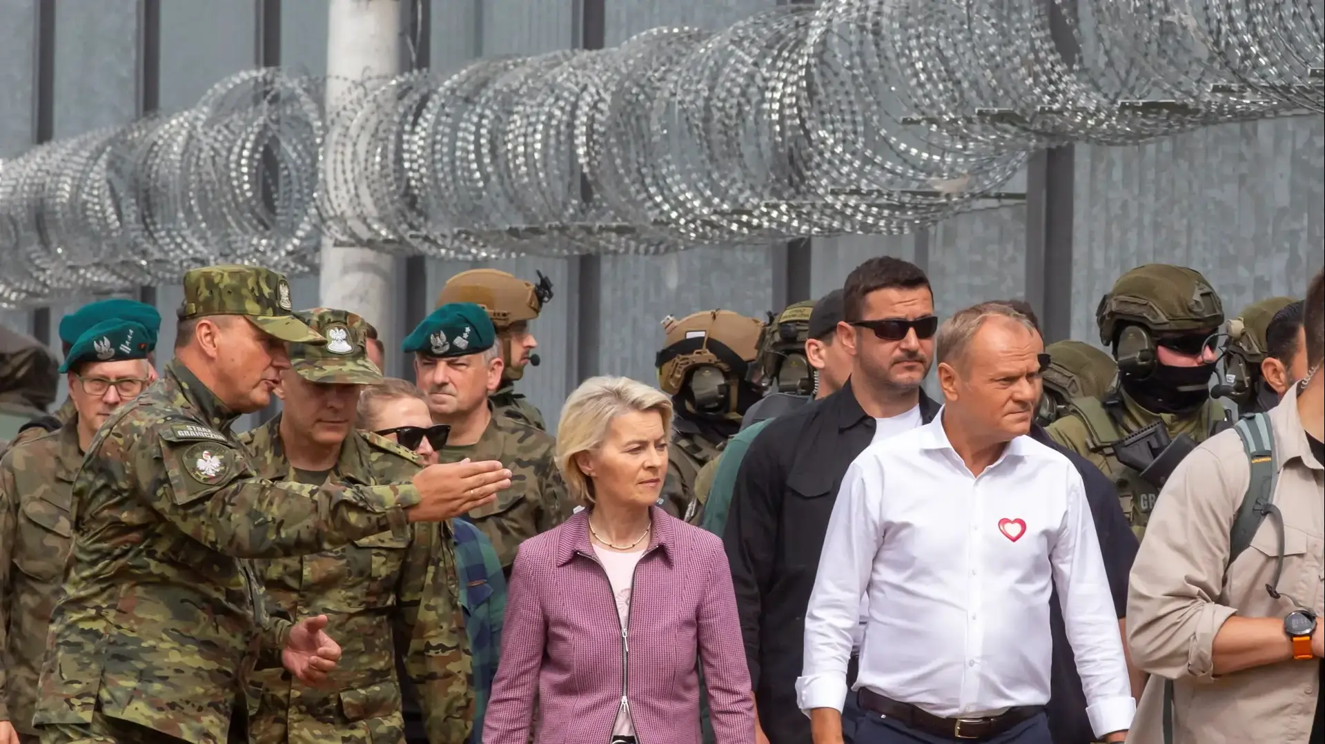 European Commission President Ursula von der Leyen and Polish Prime Minister Donald Tusk visit Poland's border with Belarus, near Ozierany Male, Poland, August 31, 2025. Agnieszka Sadowska/ Agencja Wyborcza.pl via REUTERS ATTENTION EDITORS - THIS IMAGE WAS PROVIDED BY A THIRD PARTY. POLAND OUT. NO COMMERCIAL OR EDITORIAL SALES IN POLAND.
