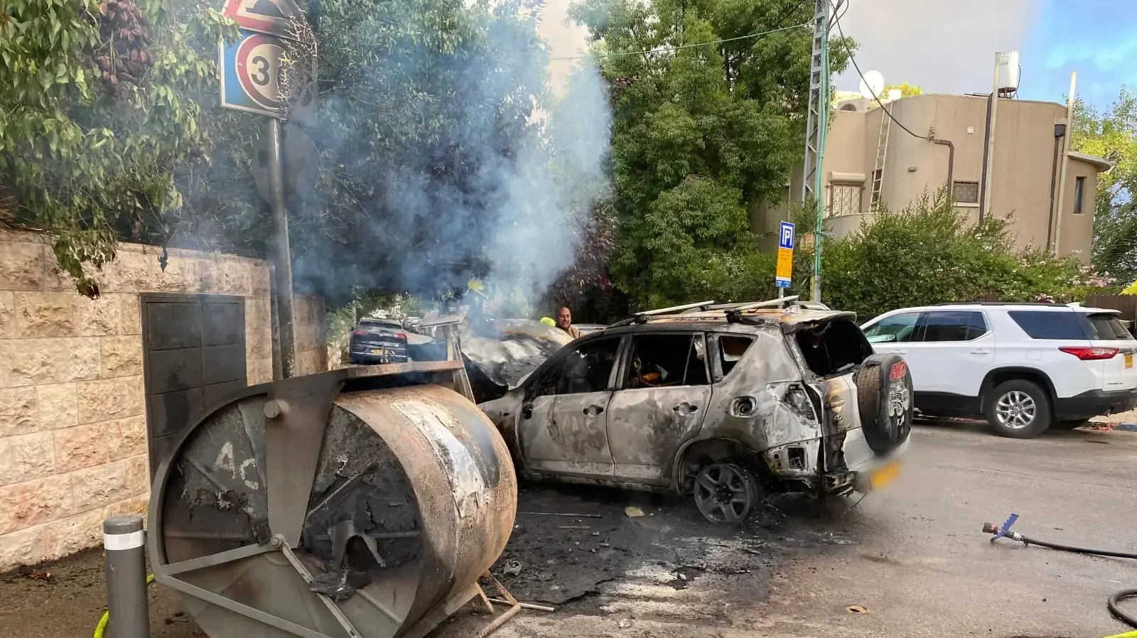 כלי רכב שרוף במחאה בירושלים. 3 בספטמבר 2025