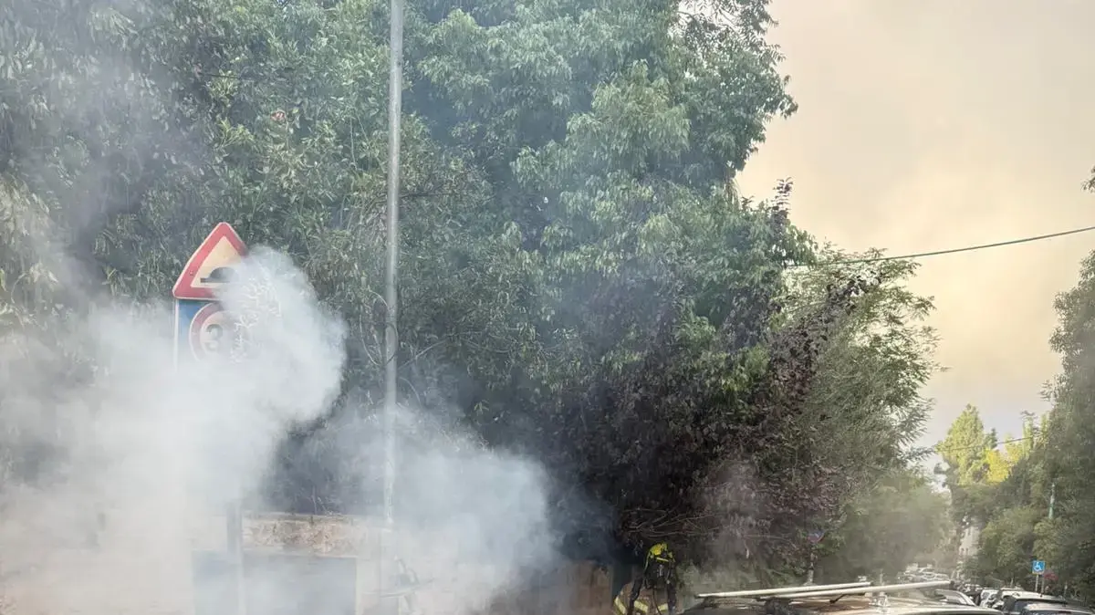 שריפה של רכבים שגרמה נזק לרכוש במחאה בירושלים. 3 בספטמבר 2025 שריפה של רכבים שגרמה נזק לרכוש במחאה בירושלים. 3 בספטמבר 2025