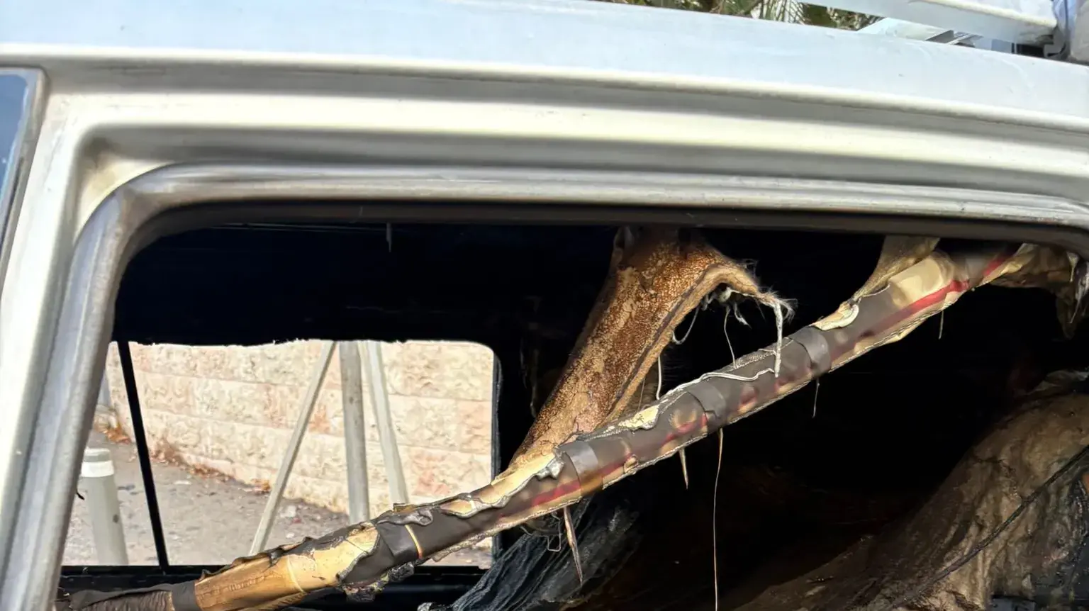 המפגינים הציתו רכב, הספריה הלאומית. 3 בספטמבר 2025 המפגינים הציתו רכב, הספריה הלאומית. 3 בספטמבר 2025