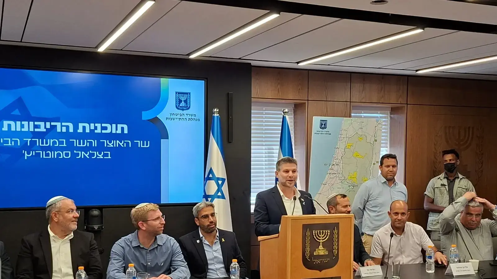 הצהרה של סמוטריץ על נושא הריבונות, משרד האוצר בירושלים. הצהרה של סמוטריץ על נושא הריבונות, משרד האוצר בירושלים.