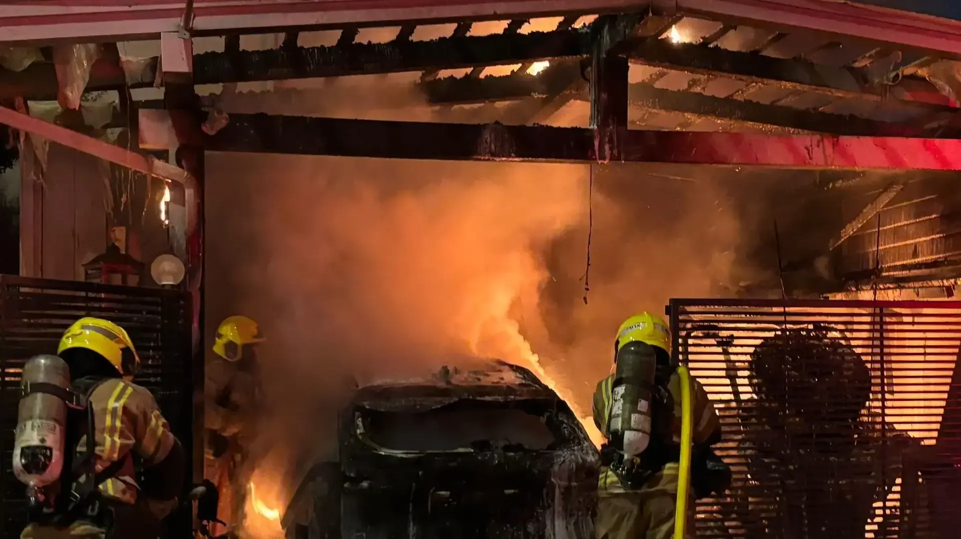 שריפת רכב וטרקטורון בחנייה מקורה בחדרה. 7 בספטמבר 2025 שריפת רכב וטרקטורון בחנייה מקורה בחדרה. 7 בספטמבר 2025