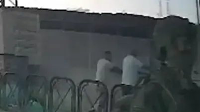 התעללות של חיילים בערבים ישראלים במחסום
