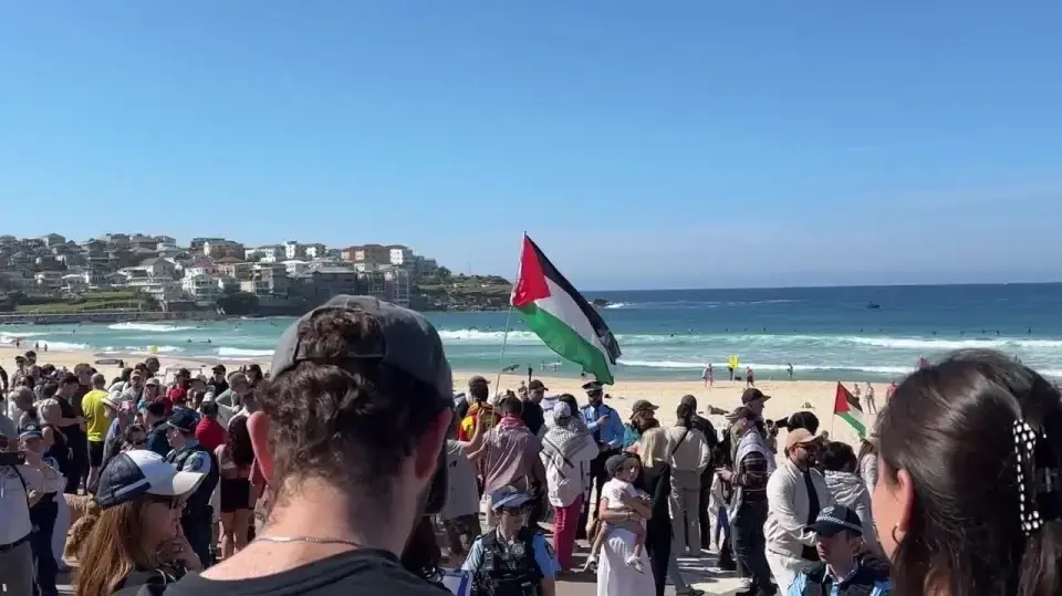 עימותים בין פרו-פלסטינים לפרו-ישראלים בחוף בונדיי, אוסטרליה, 7 בספטמבר 2025 עימותים בין פרו-פלסטינים לפרו-ישראלים בחוף בונדיי, אוסטרליה, 7 בספטמבר 2025
