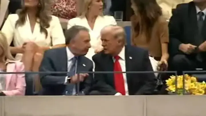 טראמפ הוציא את ההודעה כשהוא יושב לצד וויטקוף לצפייה בגמר אליפות ארצות הברית הפתוחה בטניס בקווינס, ניו יורק טראמפ הוציא את ההודעה כשהוא יושב לצד וויטקוף לצפייה בגמר אליפות ארצות הברית הפתוחה בטניס בקווינס, ניו יורק