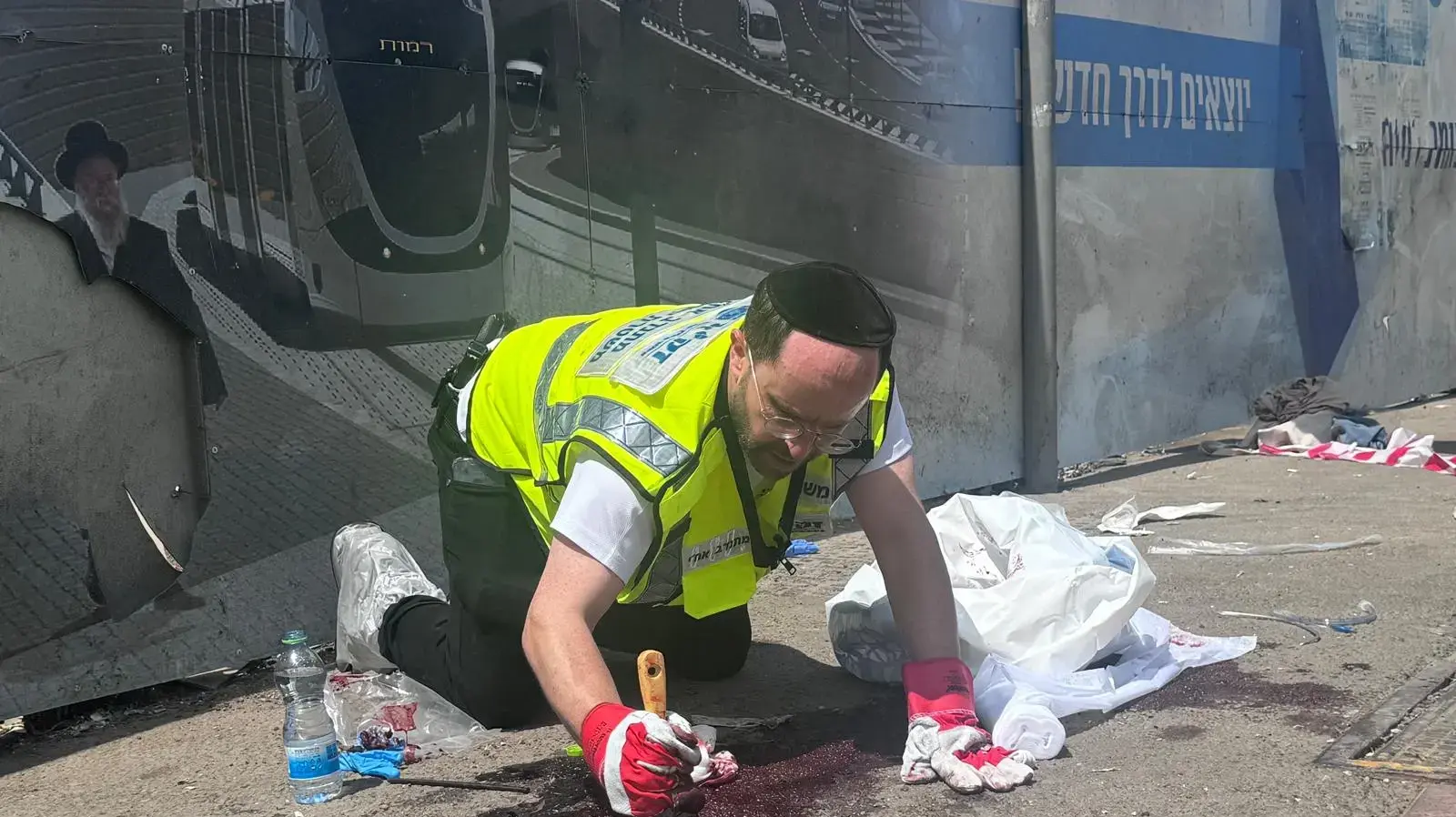 כוחות זק"א בזירת פיגוע ירי בצומת רמות, ירושלים, 8 בספטמבר 2025 כוחות זק"א בזירת פיגוע ירי בצומת רמות, ירושלים, 8 בספטמבר 2025